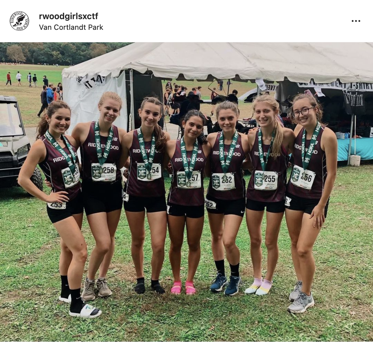 Girls’ 2021 Cross Country TeamManhattan Invitational with 5 girls in the top 22, an average of 15:49.6, and a compression of 42.2 seconds for the 2.5 mile race. The team got 2nd by just 4 points (57-61) in the Eastern Division. Ridgewood was the first team out of the northeast NXR division. Feeling super excited for the rest of the season!