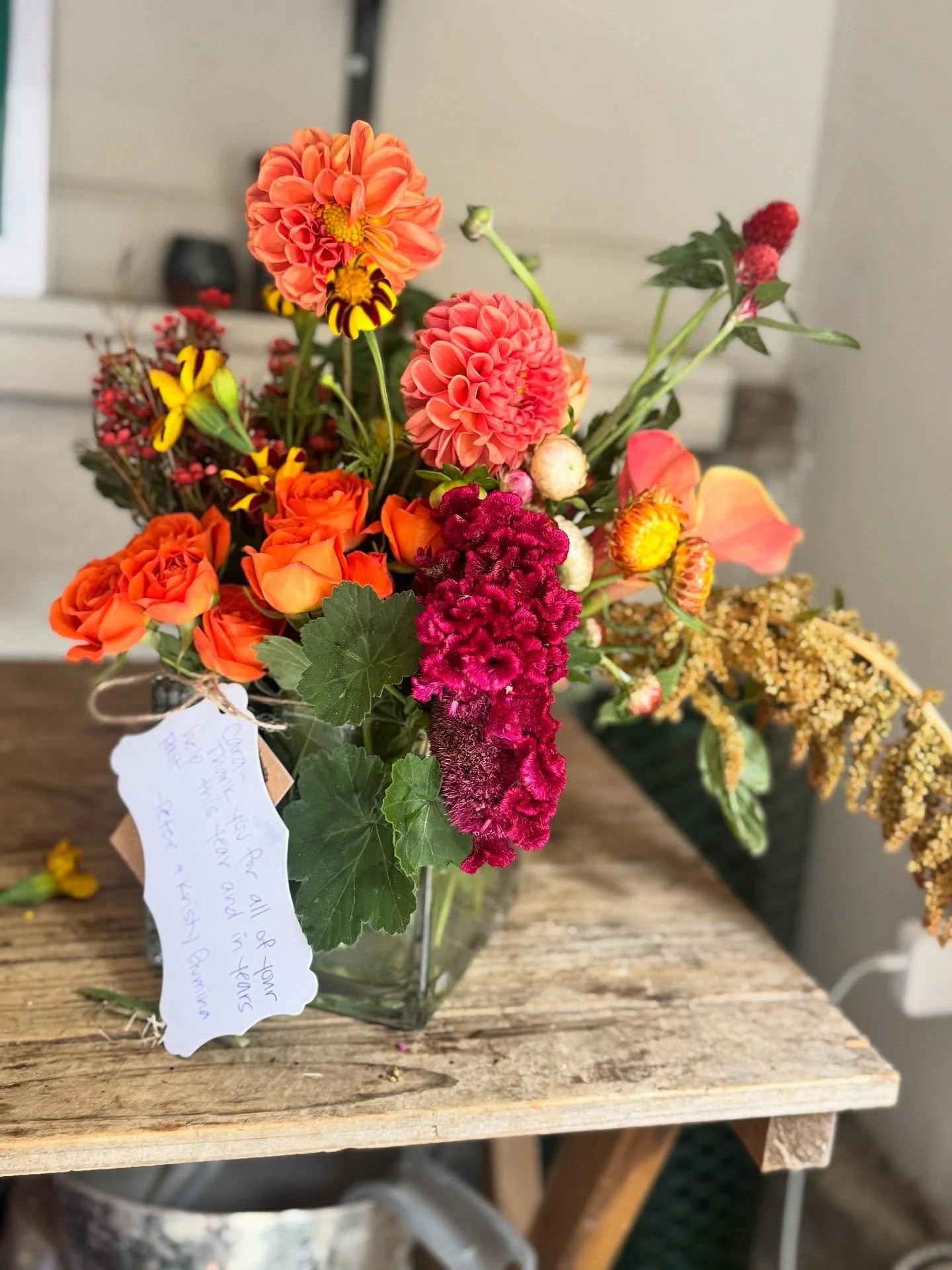 All 👏🏽 the 👏🏽 coral!! 
.
.
#floraldesign #oaklandbusiness #townbusiness #womanownedbusiness #womanofcolorsmallbusiness