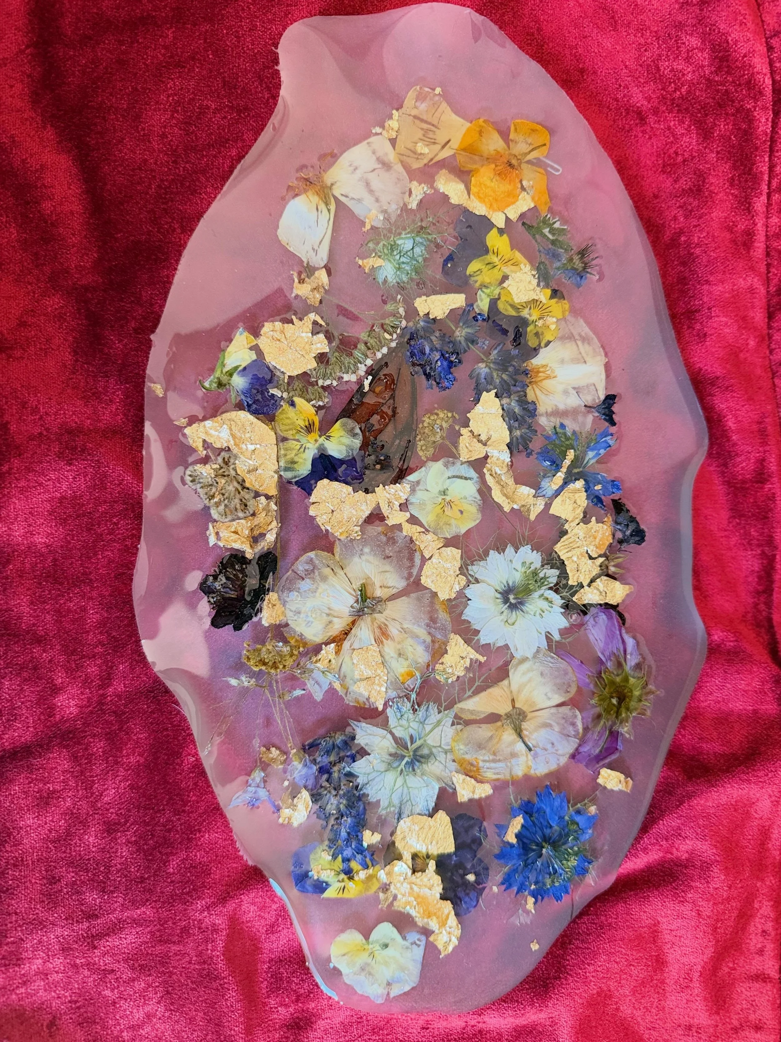A different way to play with flowers ❤️. Hand harvested, hand dried, hand poured, hand curated&hellip;. The pressed leaf tray. 
.
.
#floraldesign #flowerplay #oaklandbusiness #shoplocal
