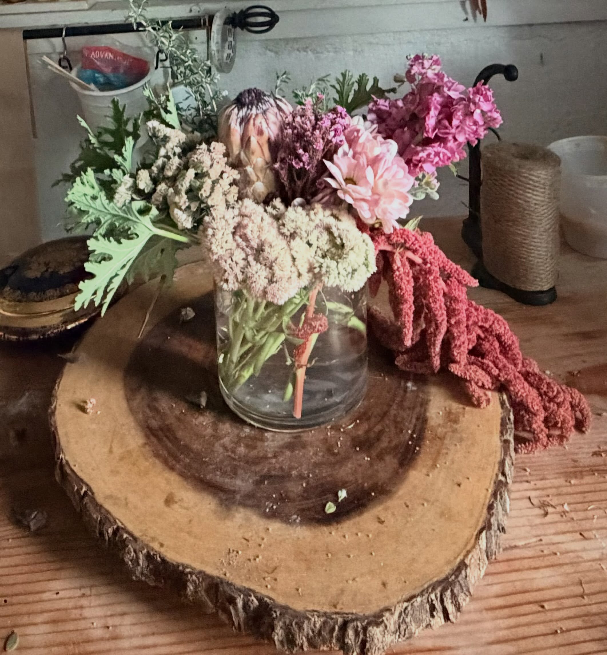 Sunrise in the studio 
.
.
#floraldesign #oaklandbusiness #shopsmall #shoplocal #oaklandflorist