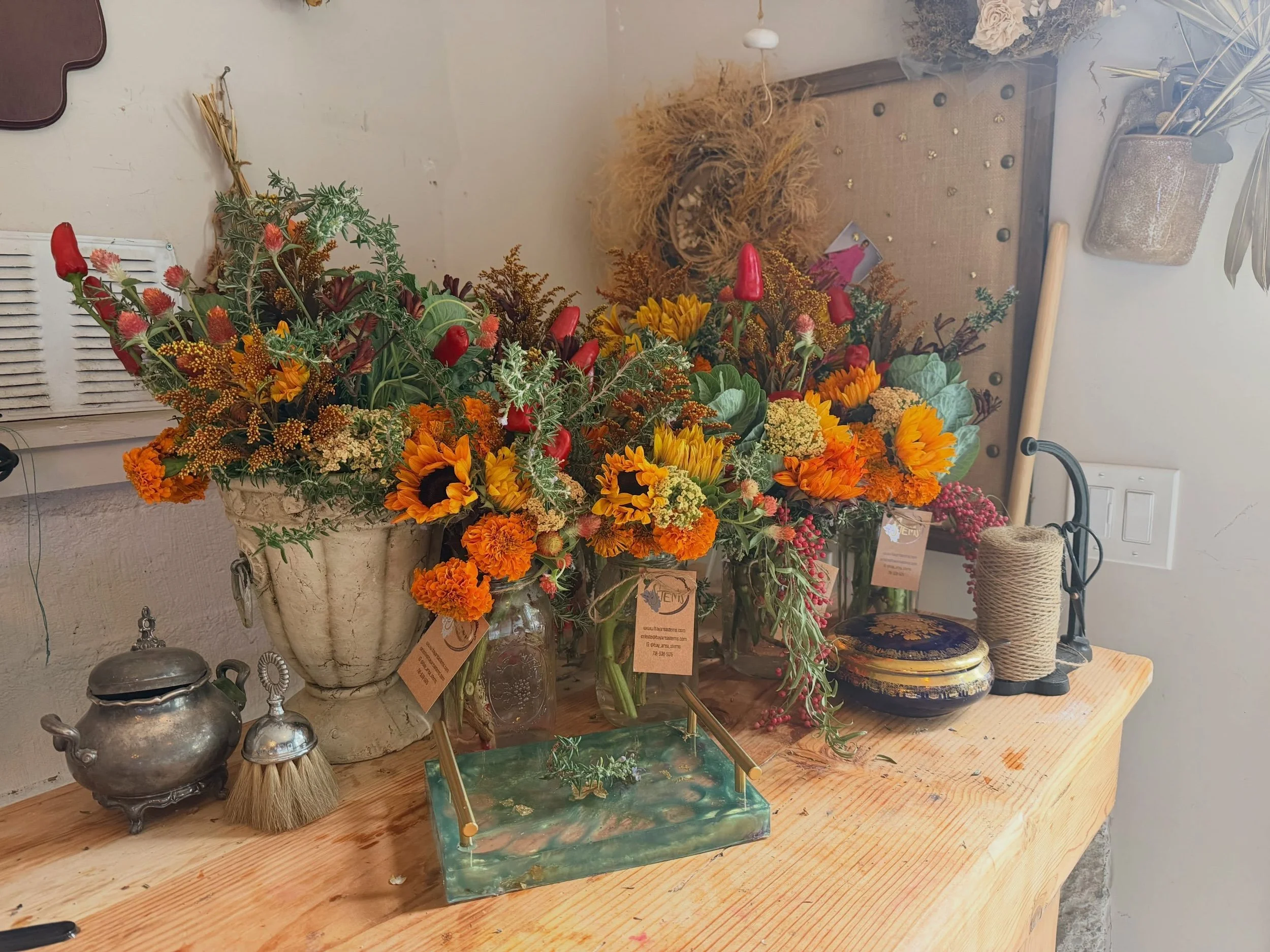 The autumnal hues had me swooning in the studio on Friday as did my lates resin creation!
.
.
#floraldesign #oaklandbusiness #shoplocal