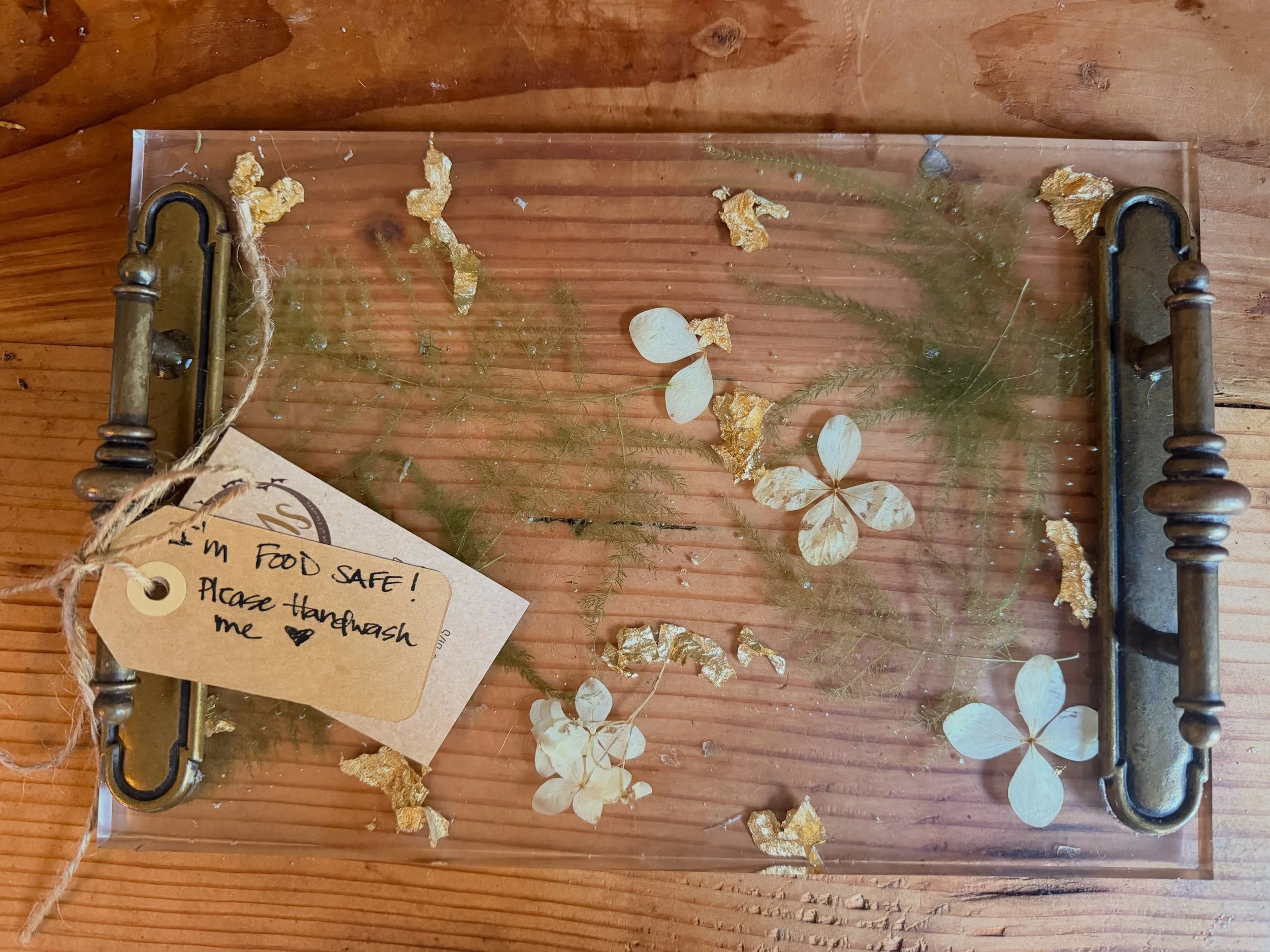 Coming to a holiday near you 👀 
.
.
#resin #handmade #vintage #tray #oaklandbusiness