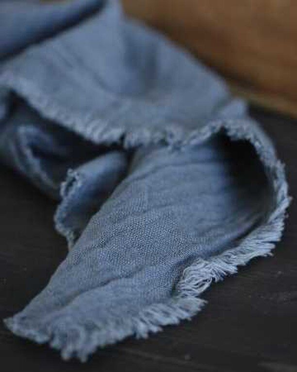 Finish of your dining table with these beautiful linen napkins from IB Laursen! They are loosely double-woven, not hemmed at the edges and have a very pleasant grip. In combination with rustic dishes and glass, you create a beautiful natural style. A