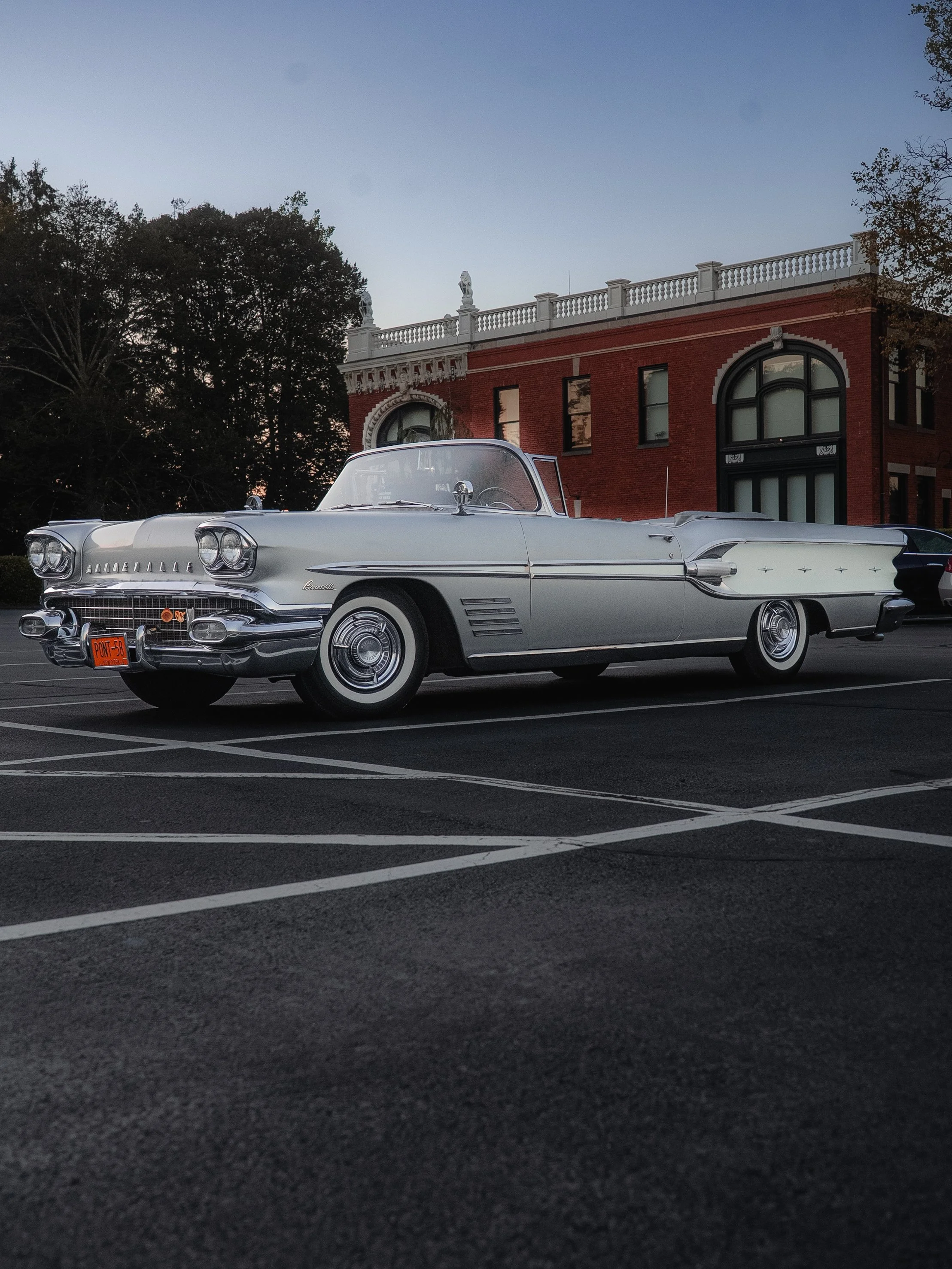 pontiac bonneville.jpg