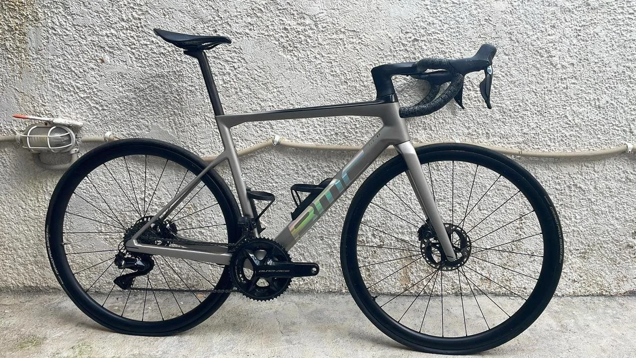 BMC TEAM MACHINE SLR with DURA ACE 12speed. £100 / day - £550 / 6-day rental. top-tier, lightweight carbon racing bike Available in: M
