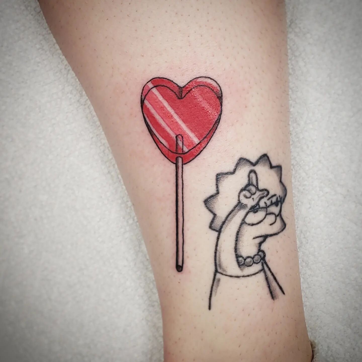 🍭 
.
 Lisa simpson by @gaba_ghoultattoos 
.
.
#lollipoptattoo #suckertattoo #heartlollipoptattoo #heartsuckertattoo #candytattoo #lollipop #sweettattoo #sugarhigh #tattoo #colortattoo #solidcolortattoo #redandpinktattoo #lipstickred #eternalink #tat