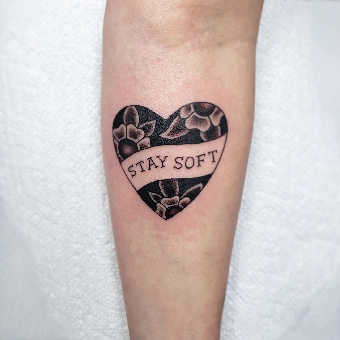 Wear your heart on your sleeve (or arm) 🤍🌸 
.
.
#staysoft #staysofttattoo #hearttattoo #kindnesstattoo #femininetattoo #forearmtattoo #traditionaltattoos #traditionalhearttattoo #americantraditionaltattoostyle #texttattoo #remindertattoo #staykind 