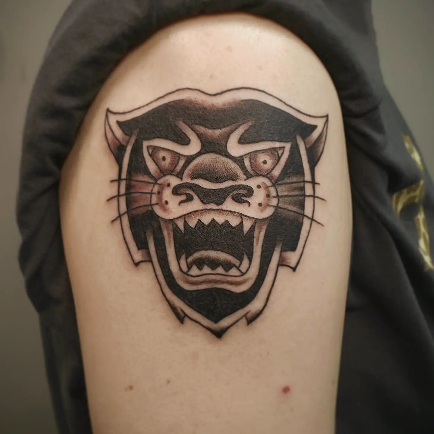 Zoe upped her badassery yesterday 😜 thanks for chillin like it ain't no thing 💪
.
.
#panthertattoo #americantraditionaltattoo #americantraditionalpanthertattoo #panther #cattattoo #cattat #angrykitty #catsofinstagram #traditionaltattooideas #badass