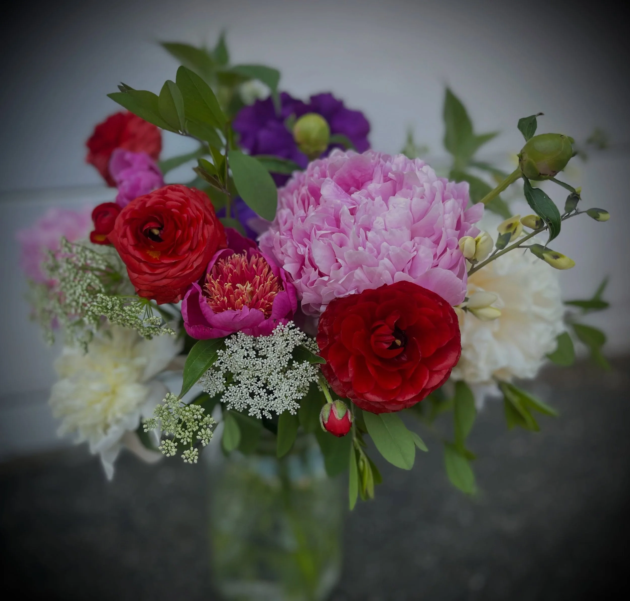 Peonies, ranunculus and iris! 🤩😍🔥