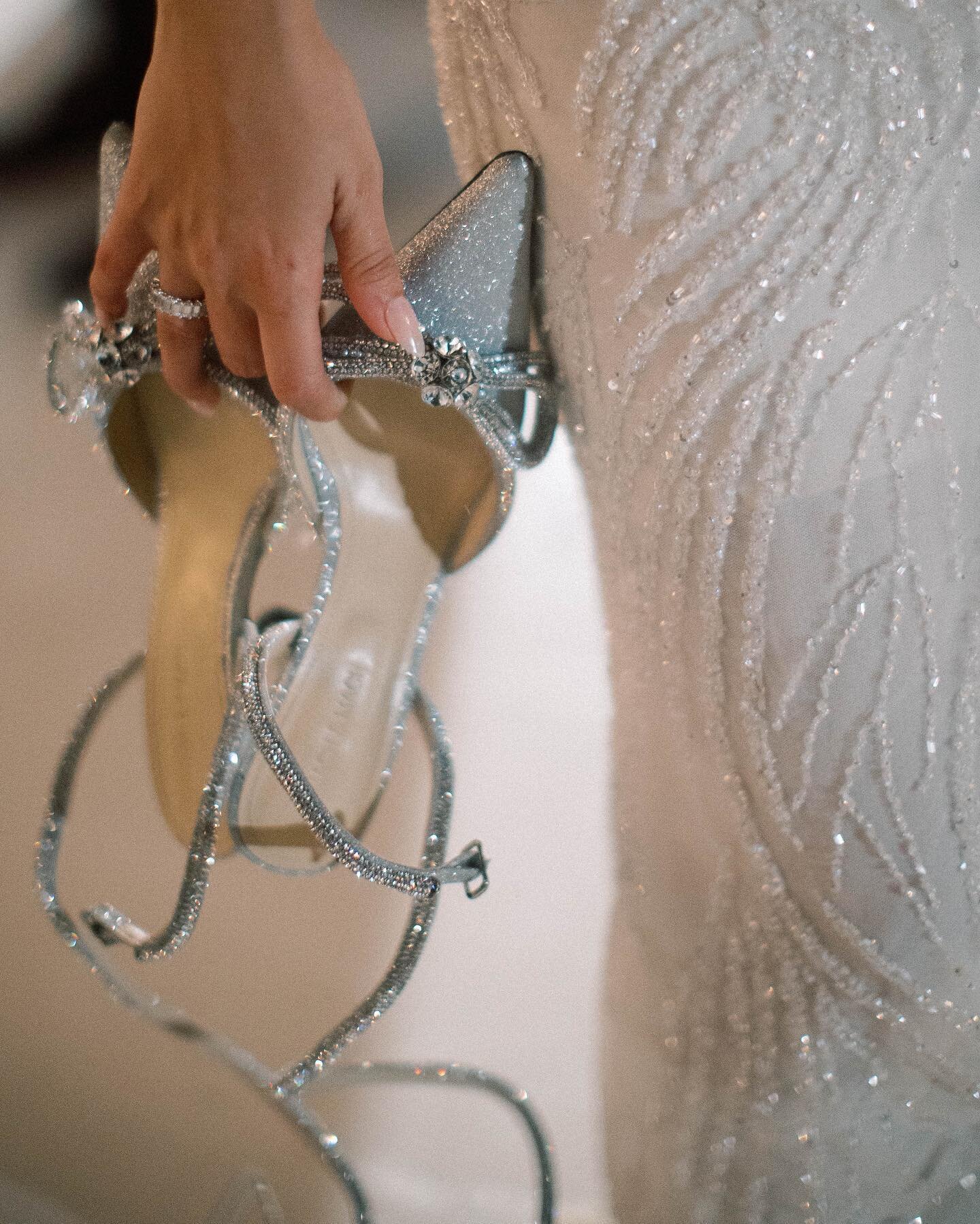 Shoes so beautiful they deserve their own post. ✨
.
.
.
#weddingshoes
#themontagelagunabeach #californiawedding #montagewedding #themontagelagunabeachwedding #californiabride #californiacouple #californiaweddingphotographer #lookslikefilm
#becomingth