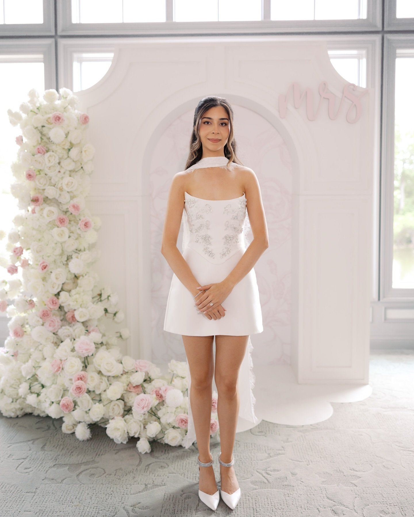 Maria&rsquo;s bridal shower continued ✨🎀
.
.
.
Venue @eventsdeercreek
Hair @gstylist
Dress @rosieetiennebridal
Backdrops @regalproprentals
Floral centrepiece @preciousflowers_
Macron tower @finecakesbyzehraofficial
Perfume @hostluxevents
Bride @mari