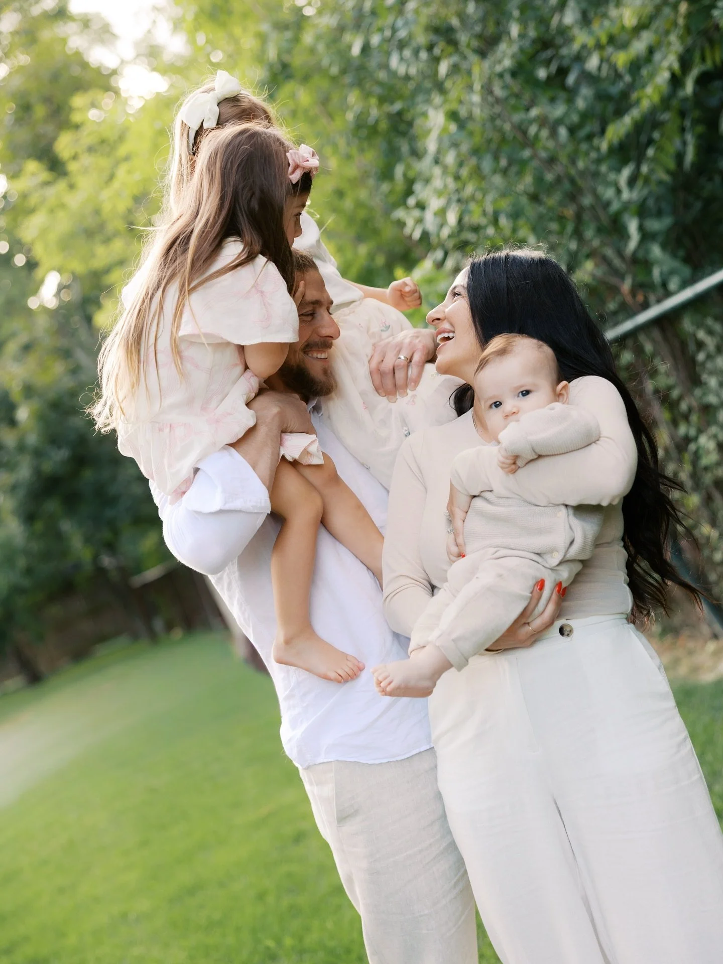 Tomorrow&rsquo;s the day! ✨ My annual Tree Farm Minis + Hamilton Fall Minis officially launch 💕 Email fam always gets first dibs, are you on the list yet?
.
.
Also, obsessed with this full gallery, can&rsquo;t wait to share more 💕
.
.
.

#hamiltonf