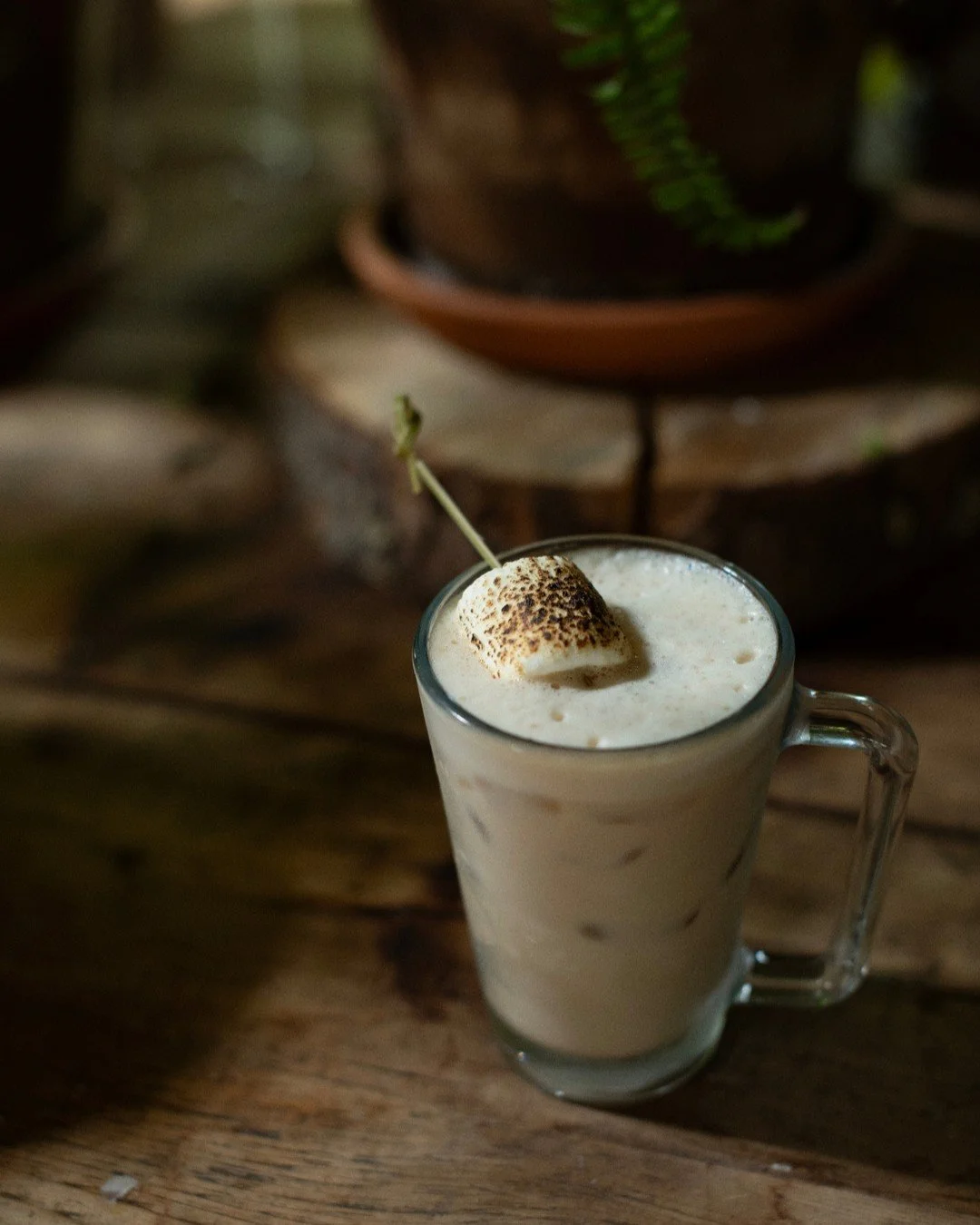 Cheers to the season with festive sips that make the magic even merrier.✨ Make a reservation during Kennebunkport's Christmas Prelude on Thursday-Monday from 4:30-8:30PM.

📸: @douglasmerriam