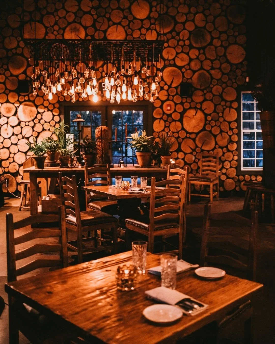 An elegant evening illuminated by candlelight and inspired by the flavors of nature. 🌿 Make your reservation today on Thursday-Monday from 4:30-8:30PM.

📸: @capshore