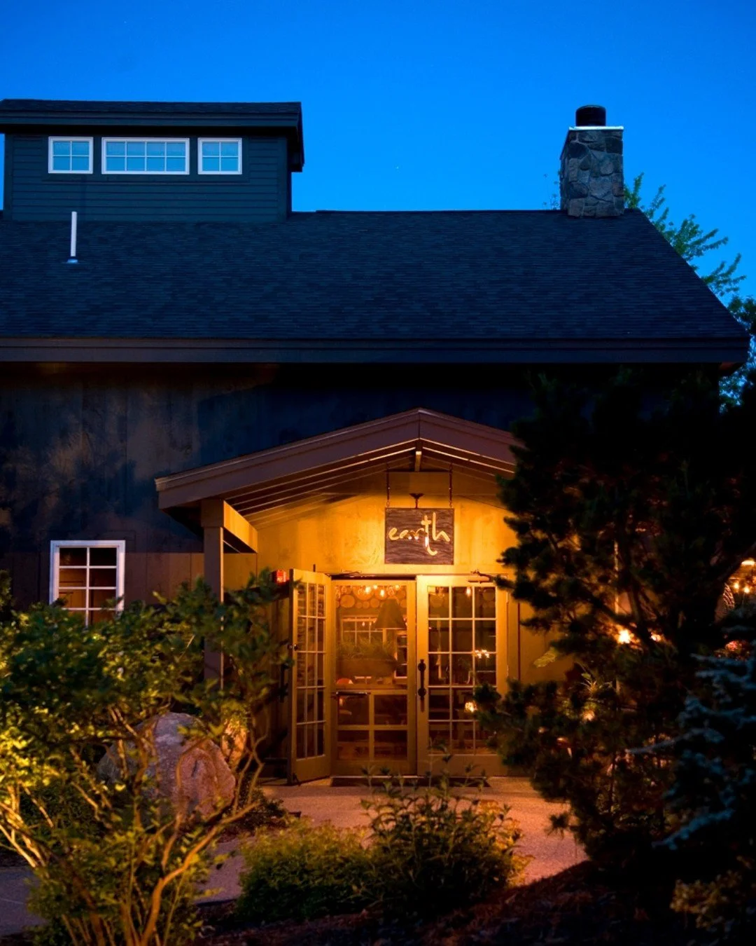 Let nature lead the way.🌿 Every dish at Earth is thoughtfully crafted, drawing inspiration from the land, the season, and the moment.

Link in bio to reserve today.