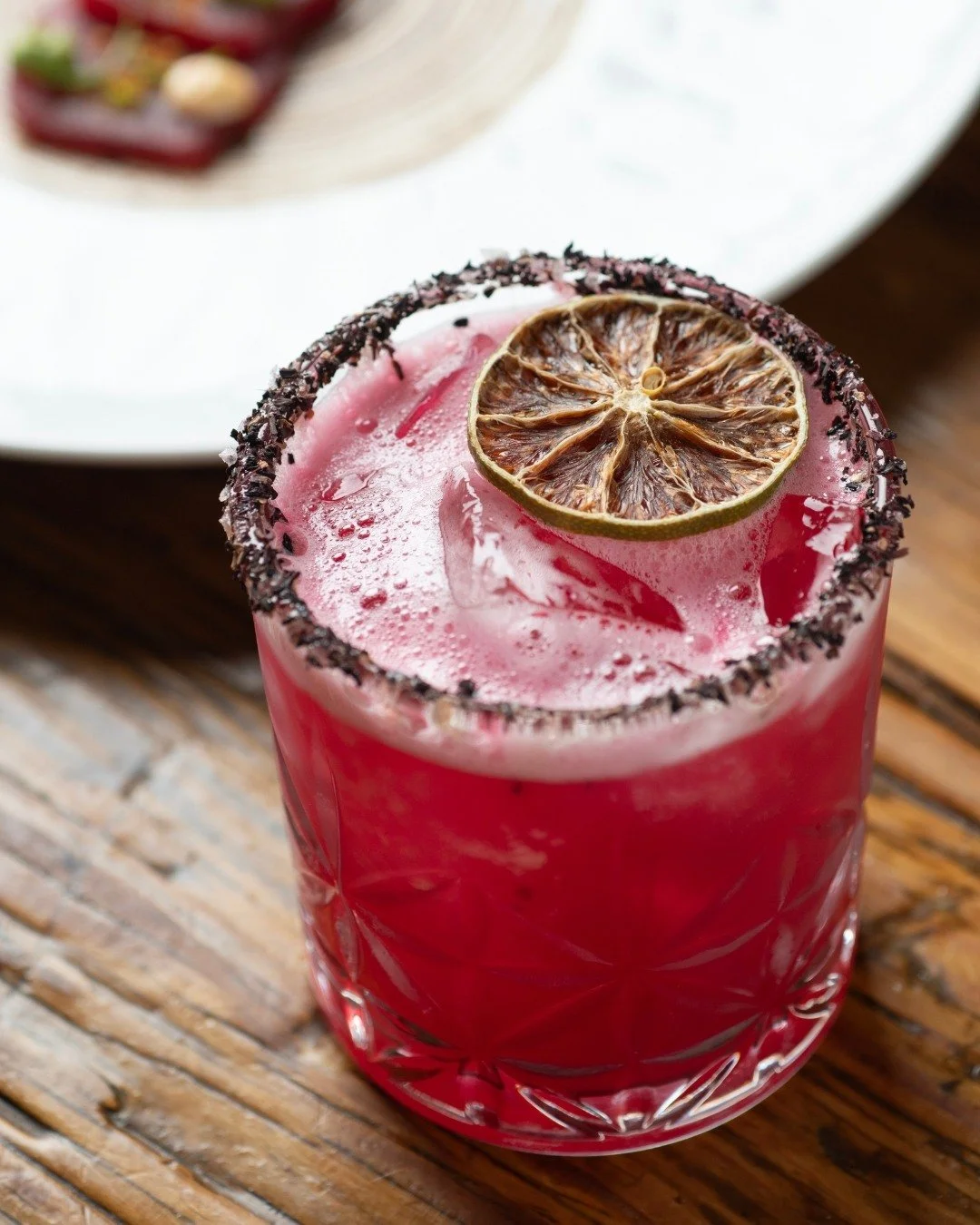 Freshly sourced, elegantly served. 🌿🍸

📸: @douglasmerriam