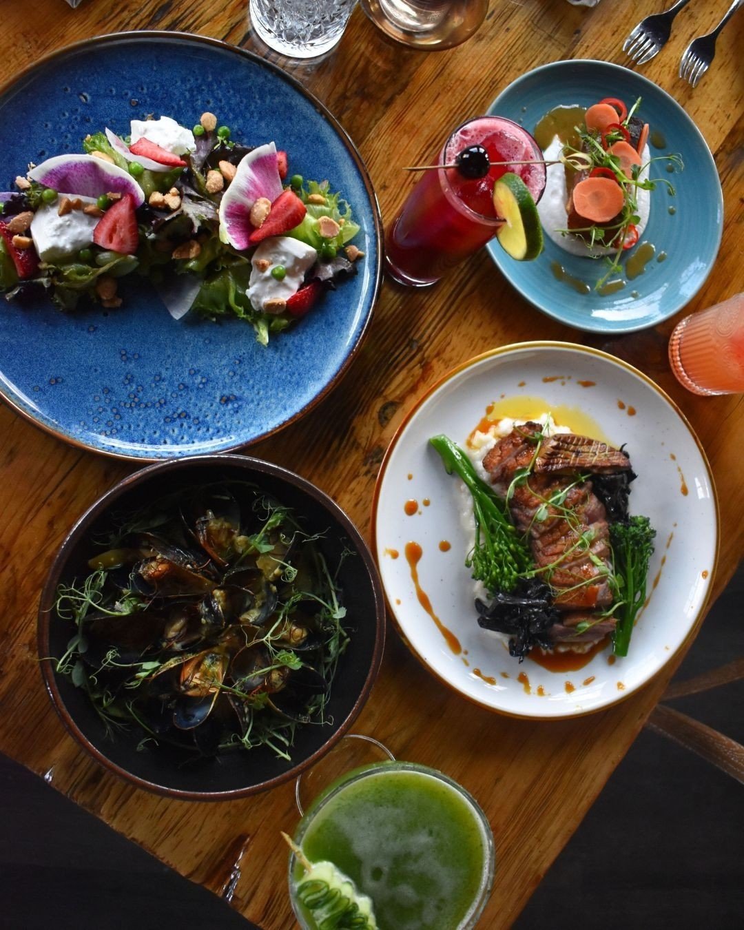 This spring, indulge in a menu that captures the essence of the season. Vibrant, elegant, and filled with exciting new dishes to discover. 🌿🍓