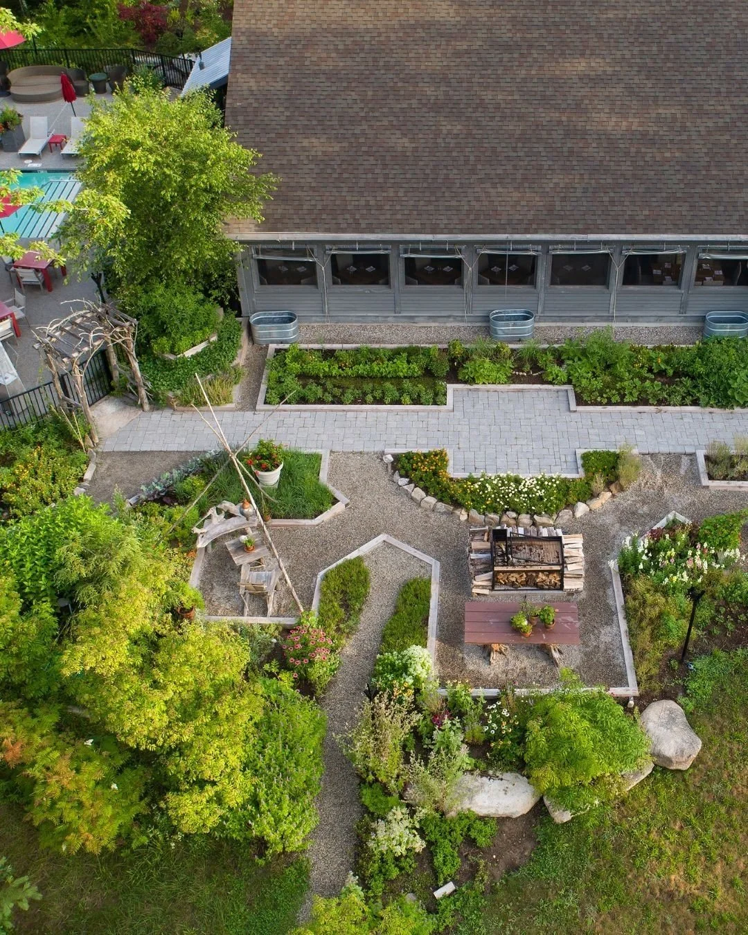 Spring at Earth, where gardens flourish and flavors shine. 🌷🌿