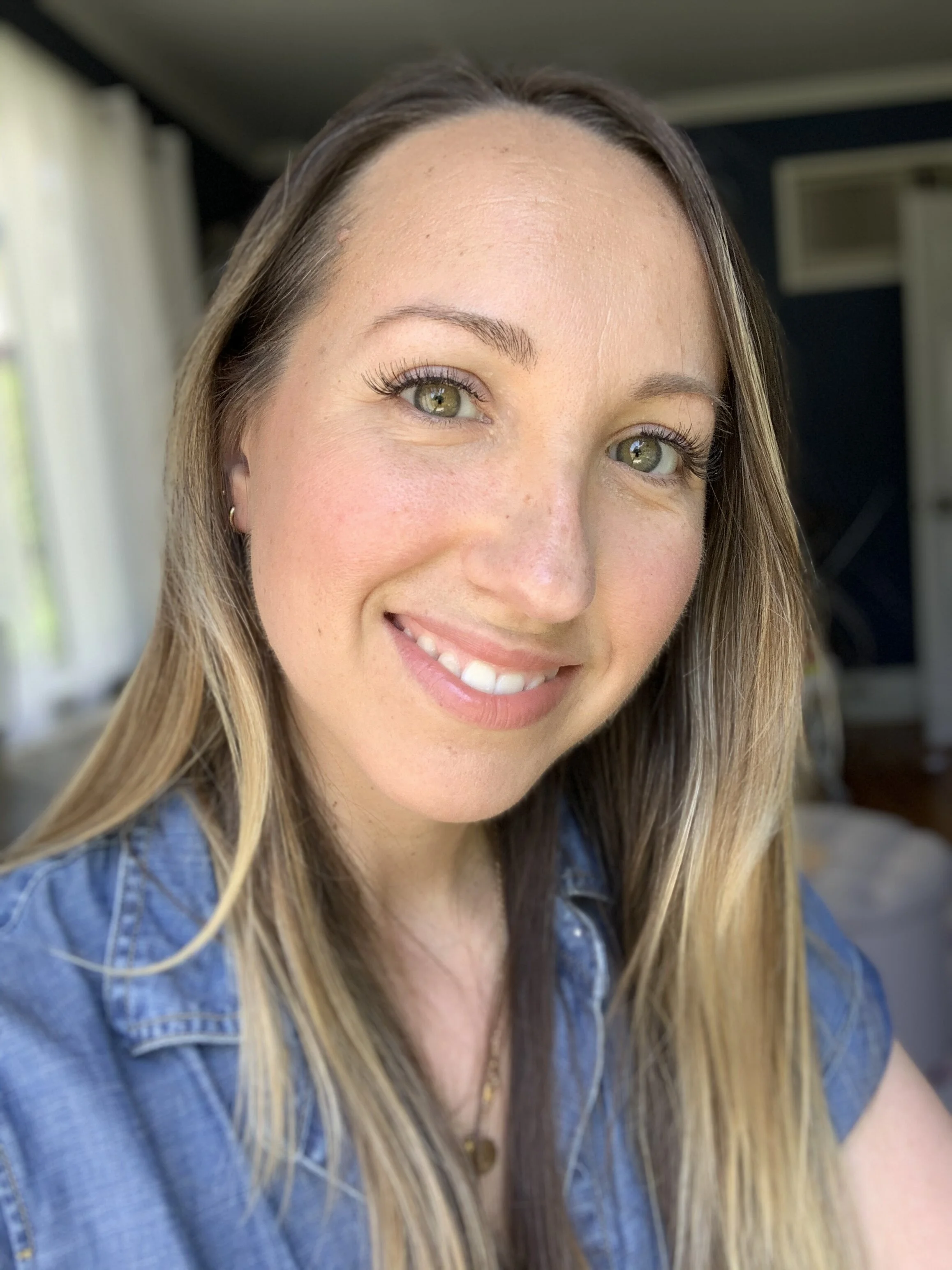 SUMMER CALLS FOR A NO-MAKEUP LOOK