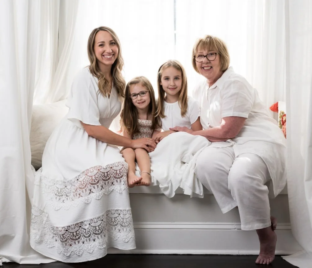 Happy Mother&rsquo;s Day to my incredible mom and all the mamas out there 🥰 It truly takes a village and I&rsquo;m so grateful to be a part of it💗

Photos by @emilyfeinsodphotography