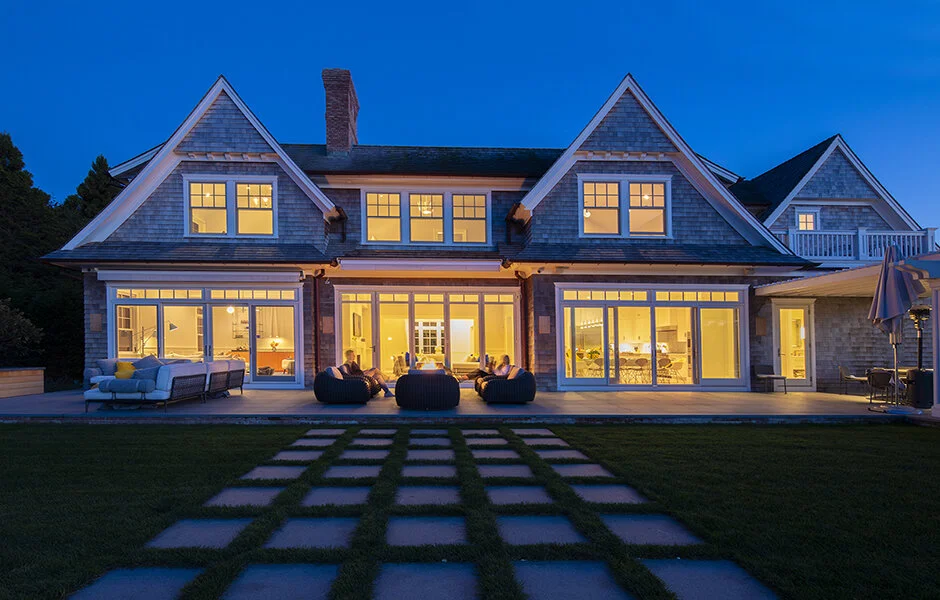 hamptons_house_exterior_09__1__rt.jpg