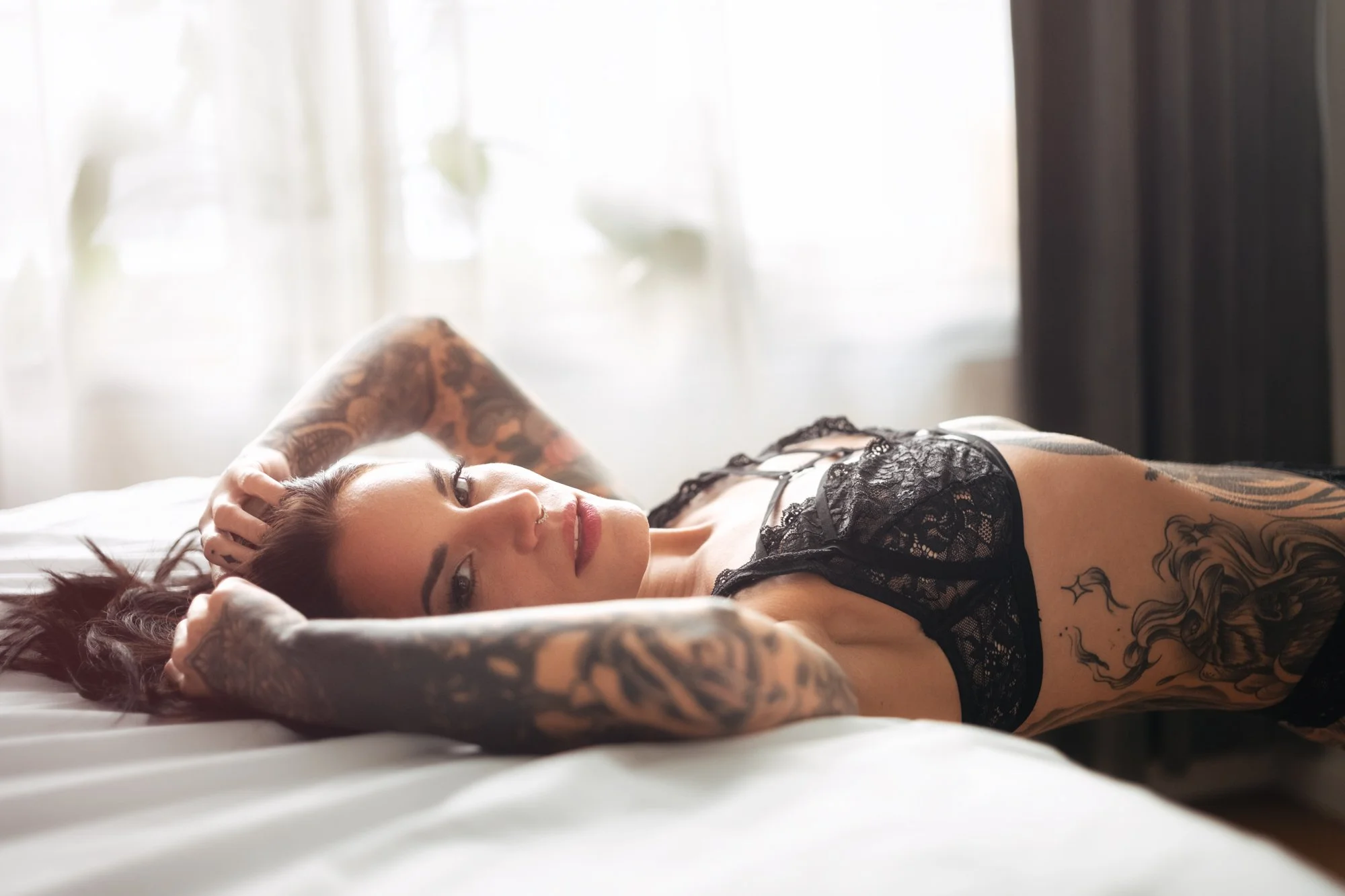 sensuell-fotografering-för-henne-dramatisk-boudoir