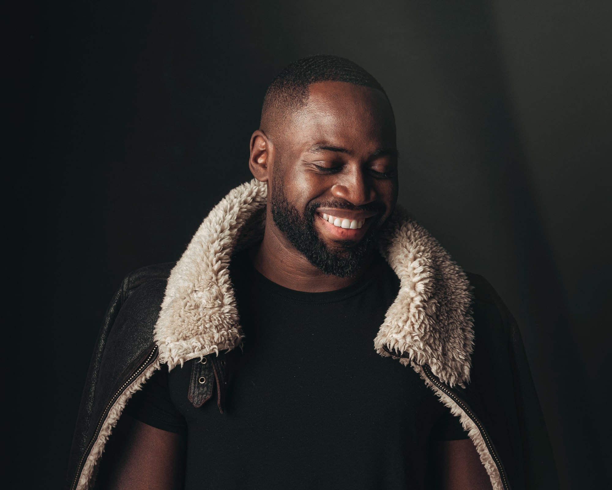 Headshot-skådespelare-cinematisk-enkel-känslosam-porträtt