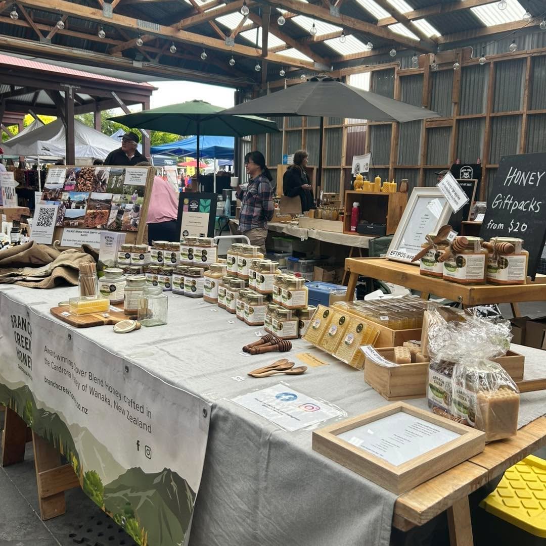 This Saturday it’s our last Remarkables Market for the summer season! 🍯❄️
Come along and see Jess, (bring your empty jars back!) and stock up for the winter months… we may even have some market specials available!😉
📍 23 Hawthorne Dr
