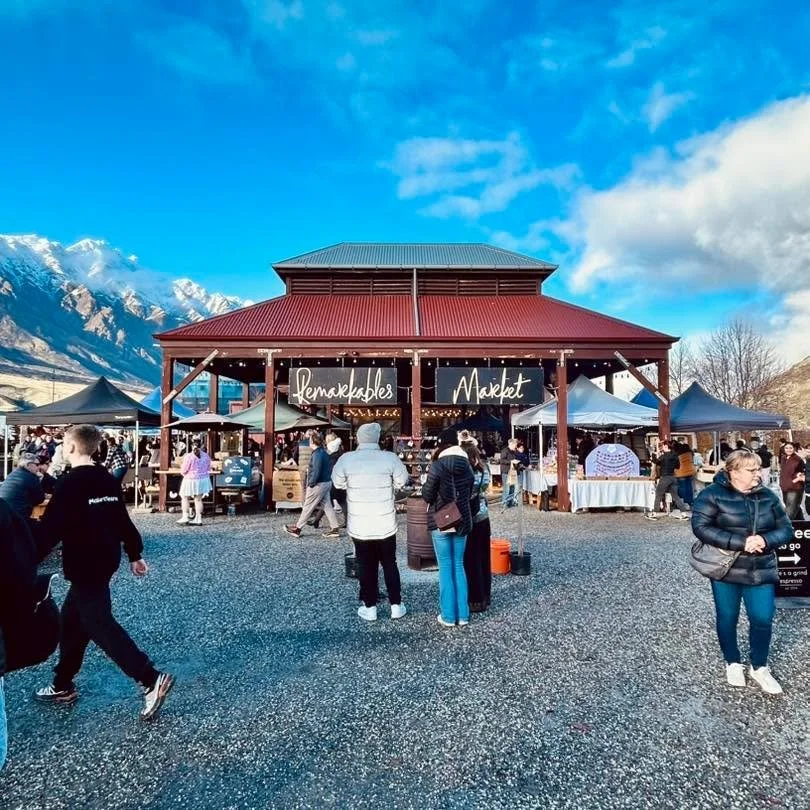 Catch us at Remarkables Market this Saturday for the second cosy winter market! ❄️
Swing by for a warming hot choccy, a chat about all things honey, and grab yourself a sweet market special! 🍯
⏰ 10am–2pm
📍 23 Hawthorne Drive, Frankton
Can&