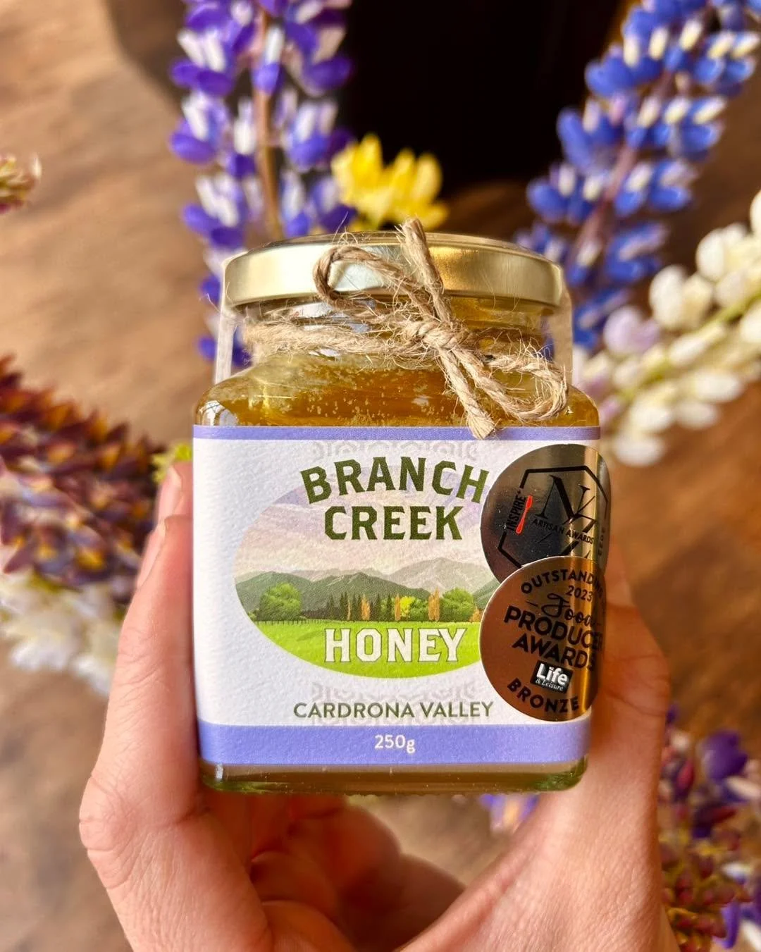 Our Raw Clover Blend Honey ✨ 
Gold Medal Winner & category Champion at the 2024 Outstanding Food Producer Awards 🥇 
✅ Raw 
✅ Single source 
✅ Natural Pollens remaining 
✅ Naturally crystallising 
What’s not to love? 🤤 
Shop on our web