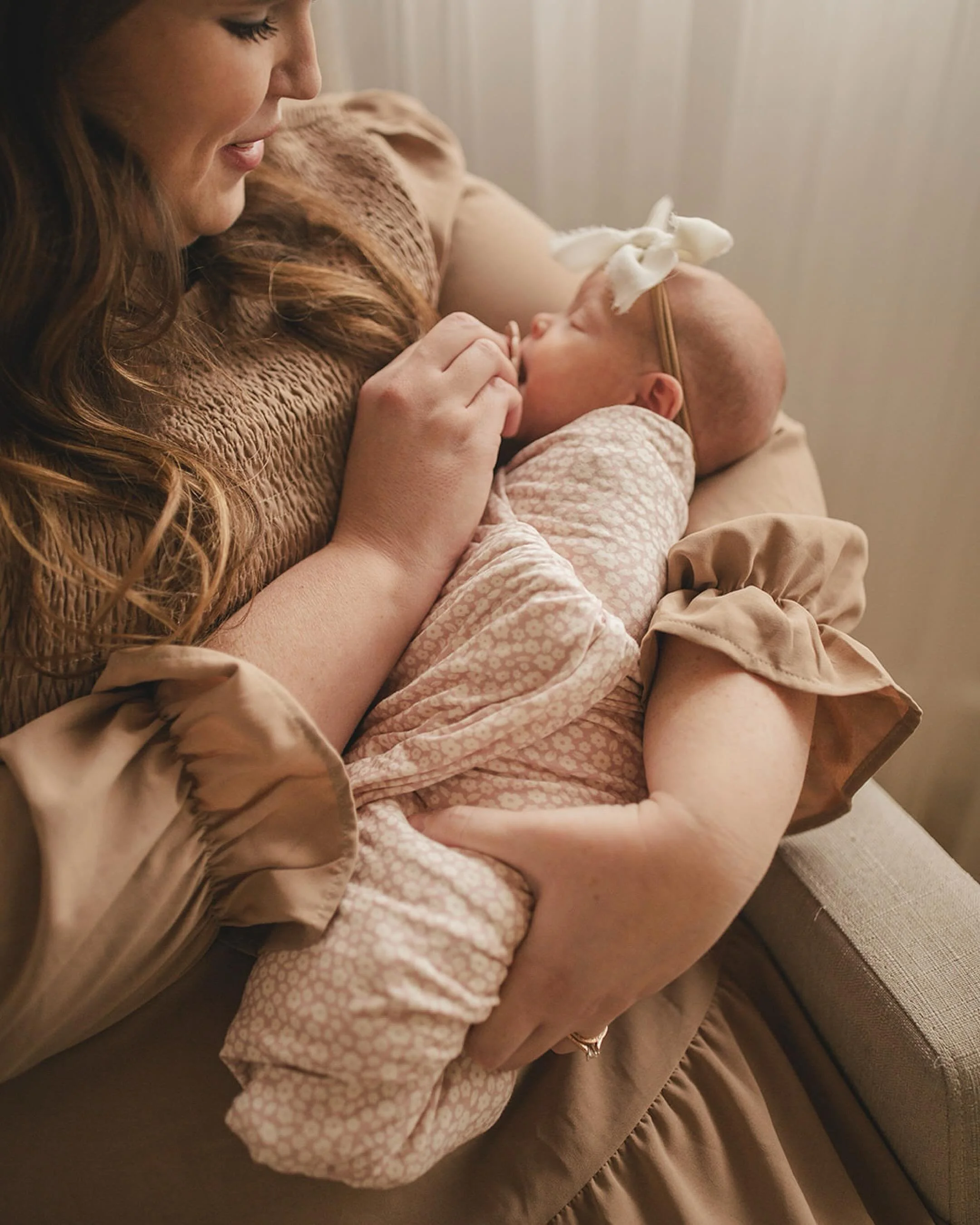 Dedicating my feed this weekend to all the moms + those who mother in any capacity! What a dream is it to capture motherhood in all its forms. 🤍🤎