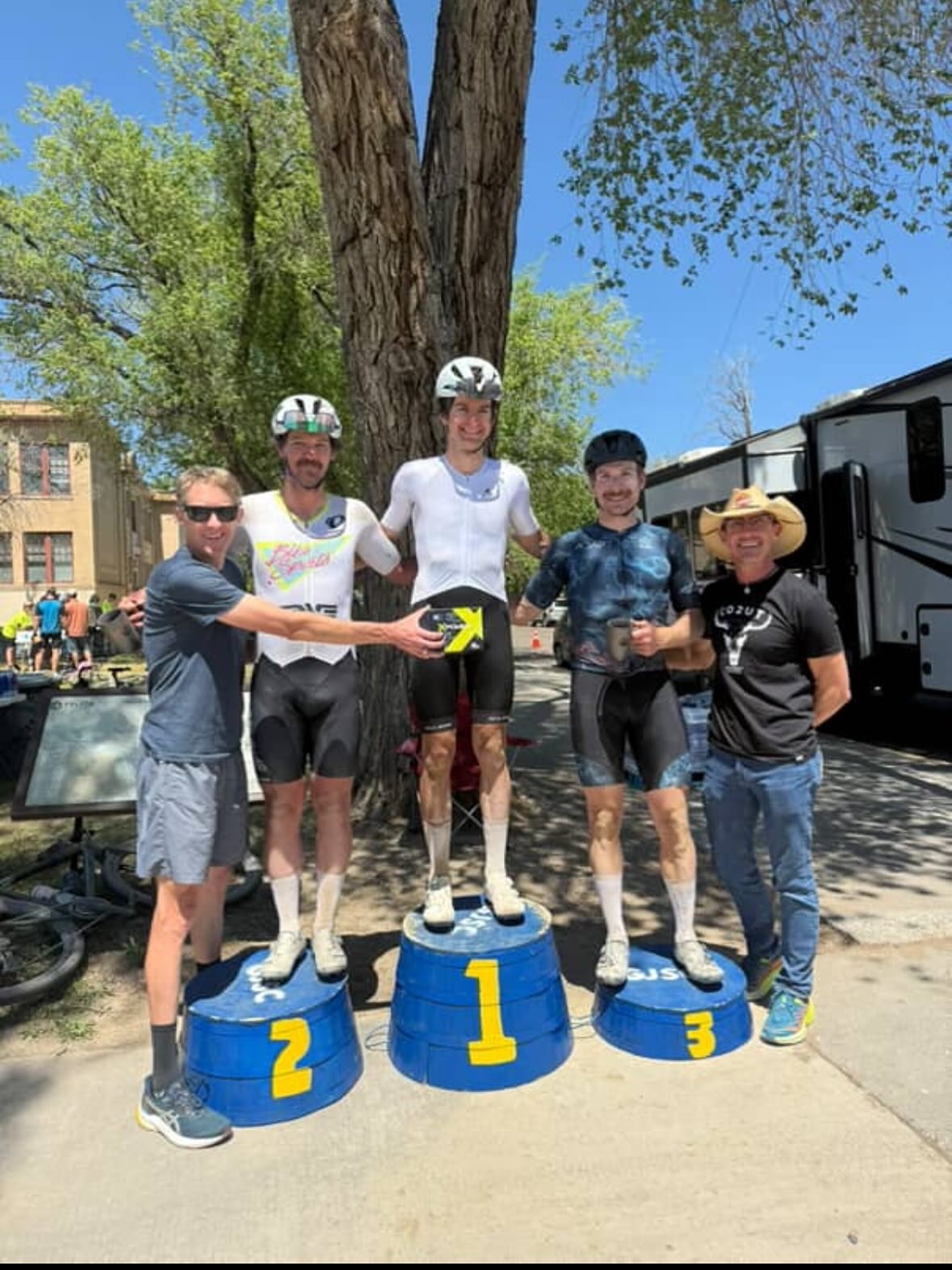 3rd place @desertgravel for @drshawnsmalldc yesterday! It was a challenging 125mi course in some of the most beautiful terrain of western CO/eastern UT. At about mile 40 a break of 3 formed with @zacharylallison and @ogdownhill and from there the rac