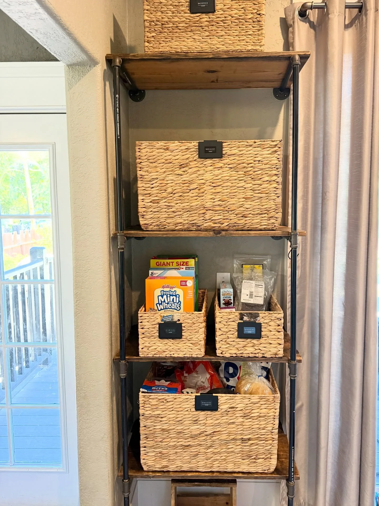 No pantry? No problem. 🙌
This client&rsquo;s kitchen didn&rsquo;t have a traditional pantry, so we turned a simple shelf unit into one that&rsquo;s both beautiful and functional. With a few matching baskets and intentional zones, it now feels comple