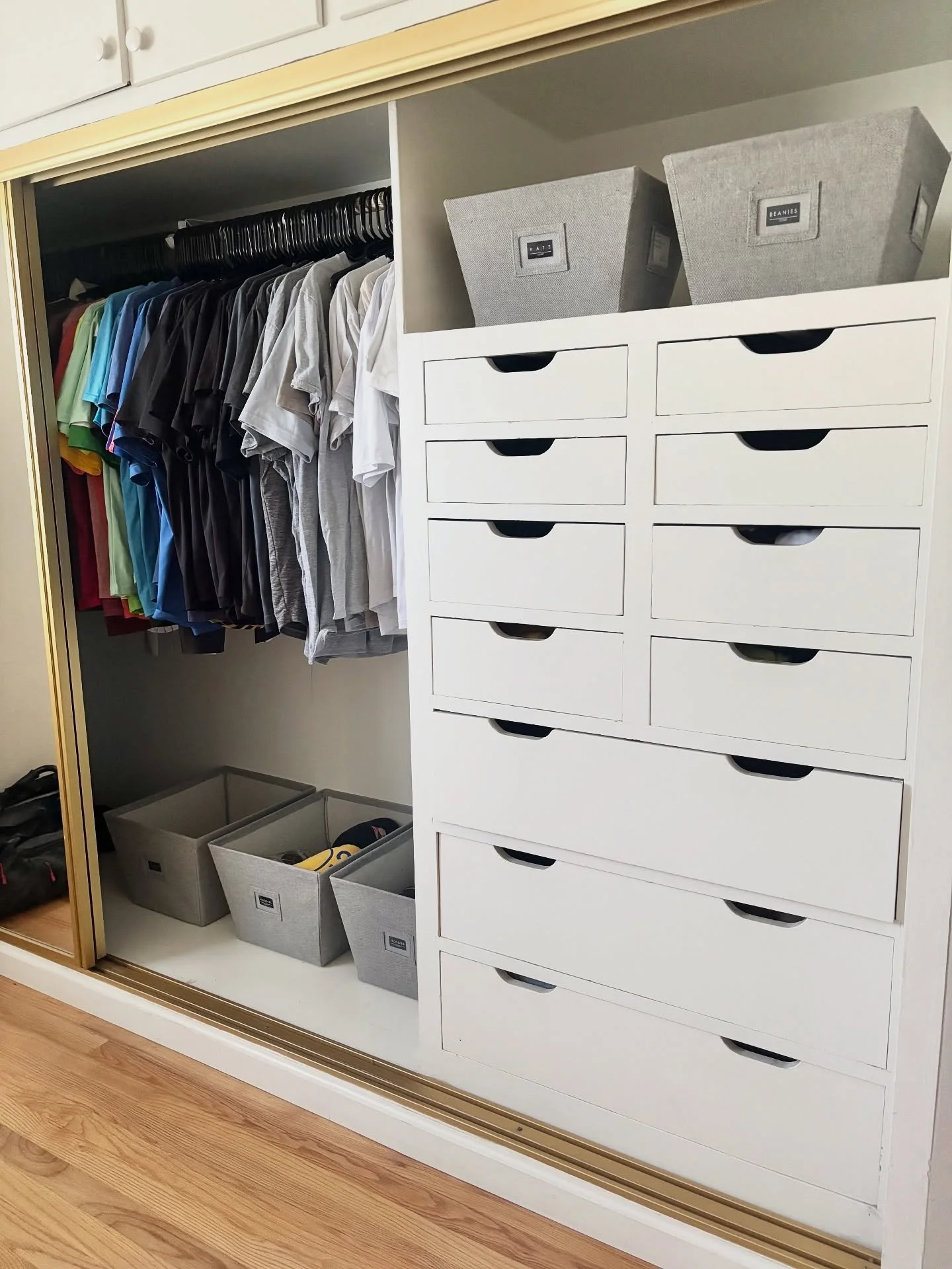 Color-coding everything into perfect rainbow order is beautiful&hellip; and we all love a good aesthetic moment. But it doesn&rsquo;t always make sense for real life.

At The Simple House, function always comes first, and beauty follows. ✨
So instead