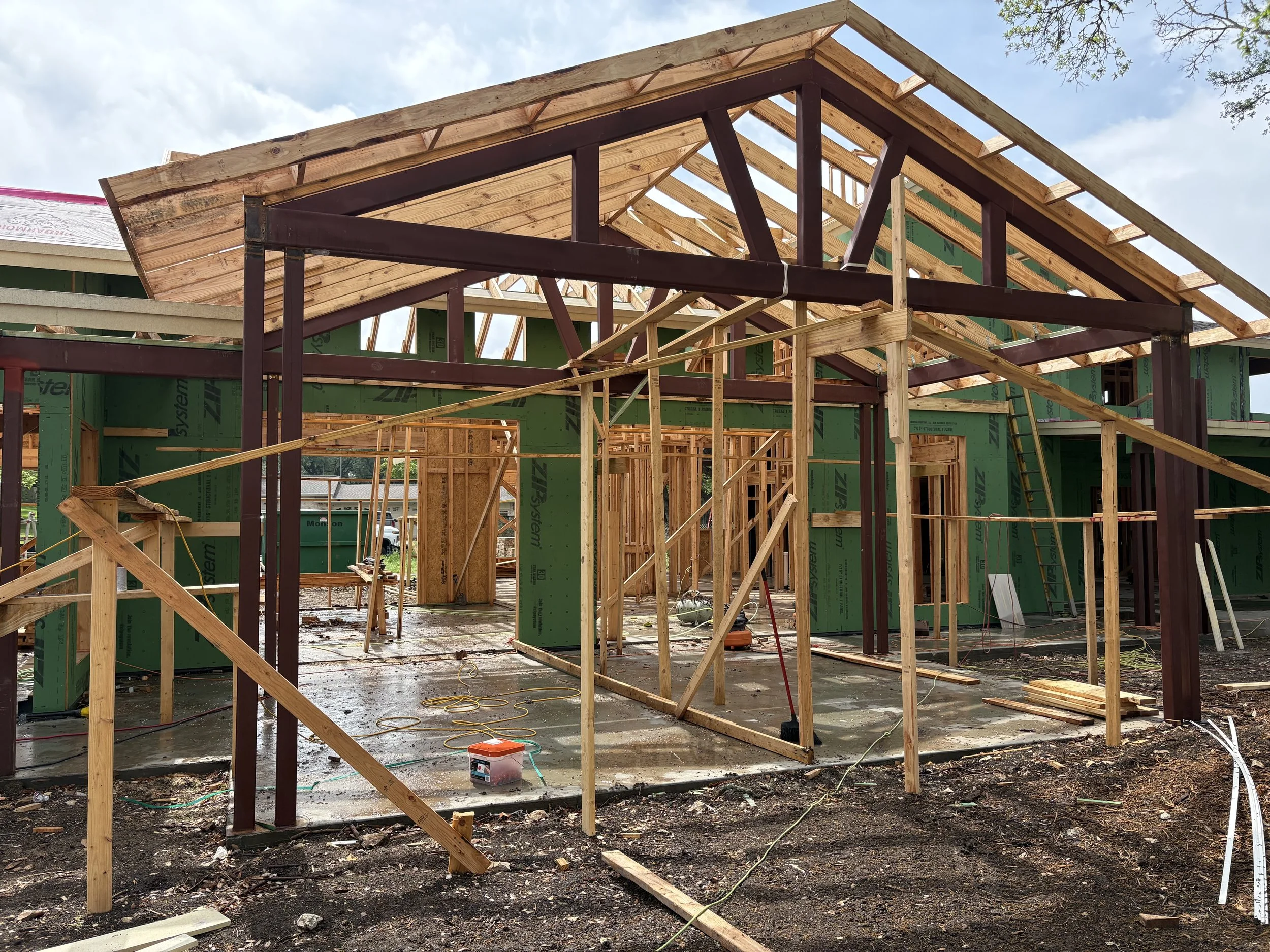 spicewood+fabworks+hill+country+tx+welded+strucural+columns+truss.JPG