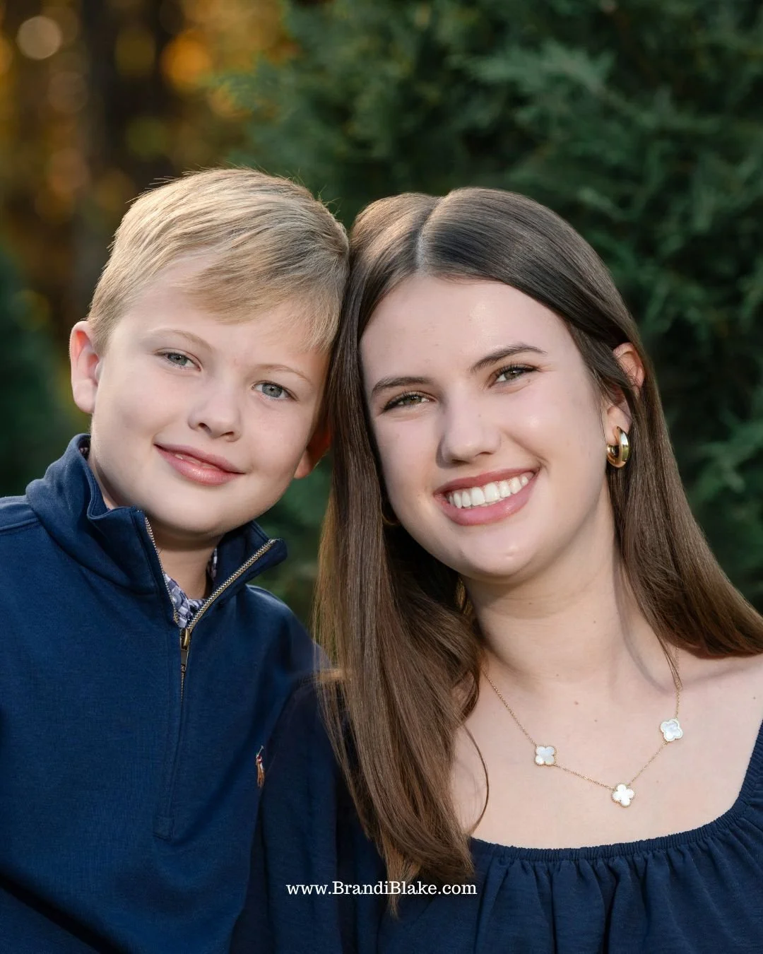 There&rsquo;s something special about sibling love &mdash; the inside jokes, the closeness, the growing up side by side.
They won&rsquo;t stay this little forever, and that&rsquo;s why capturing these seasons matters.

#family #siblinglove #familypor