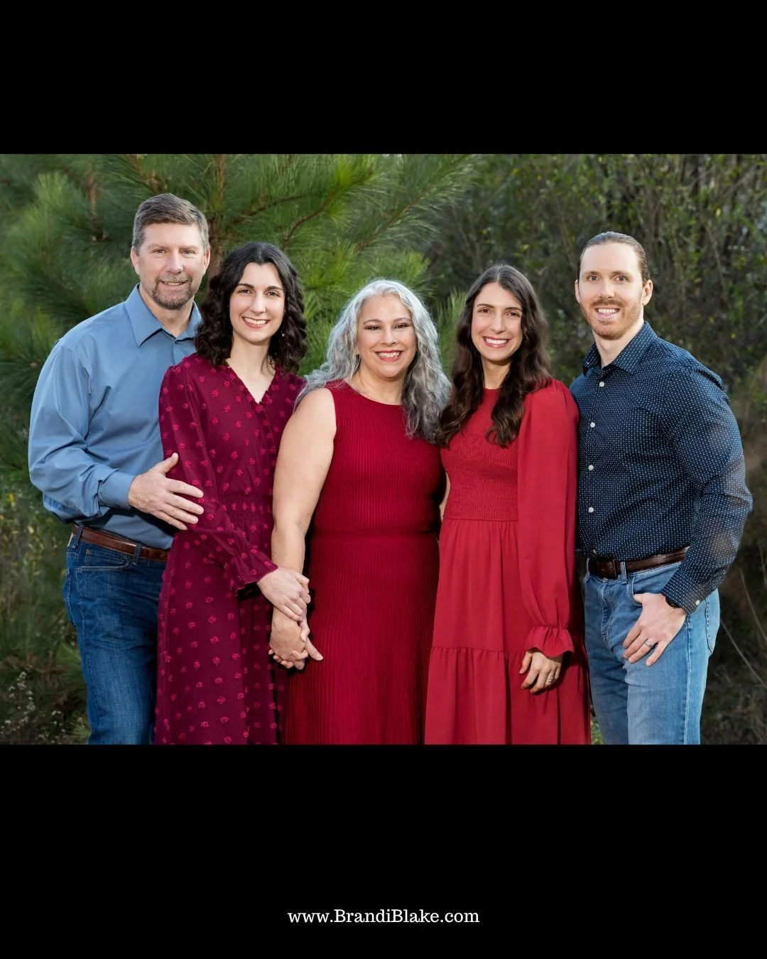 Captured the day after Christmas&mdash;simple, cozy moments that feel like home. ❤️
If family portraits are on your 2026 list, I&rsquo;m here when you&rsquo;re ready.

#columbiascfamilyphotographer #familyphotographycolumbia #IrmoSC #FamilyPortraitsS