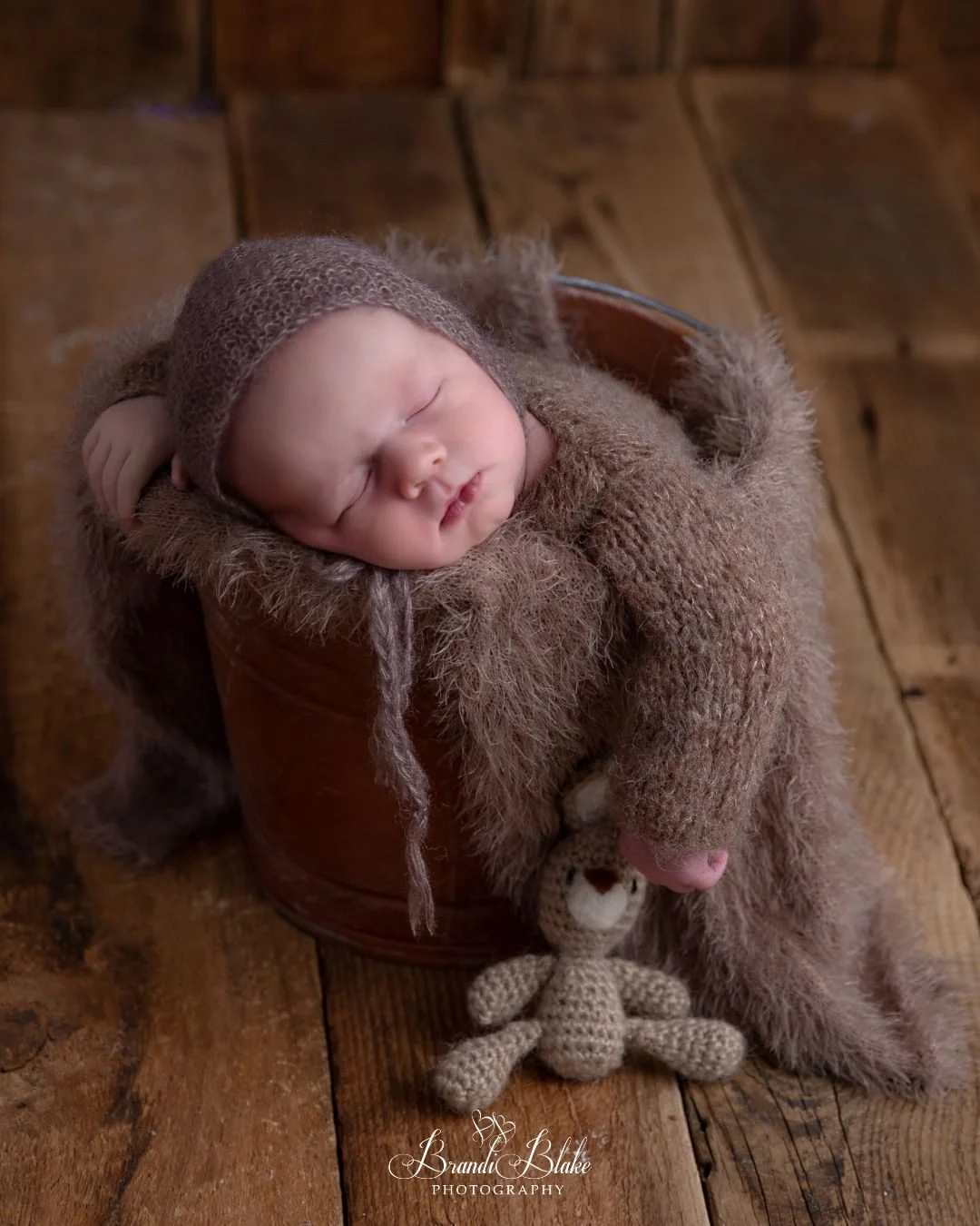 Don&rsquo;t know what it is about the first week of January&hellip; but who else feels like they could sleep for days? 😴🤍
This little one clearly understood the assignment.

#Newbornphotography #Columbiascphotographer #southcarolina