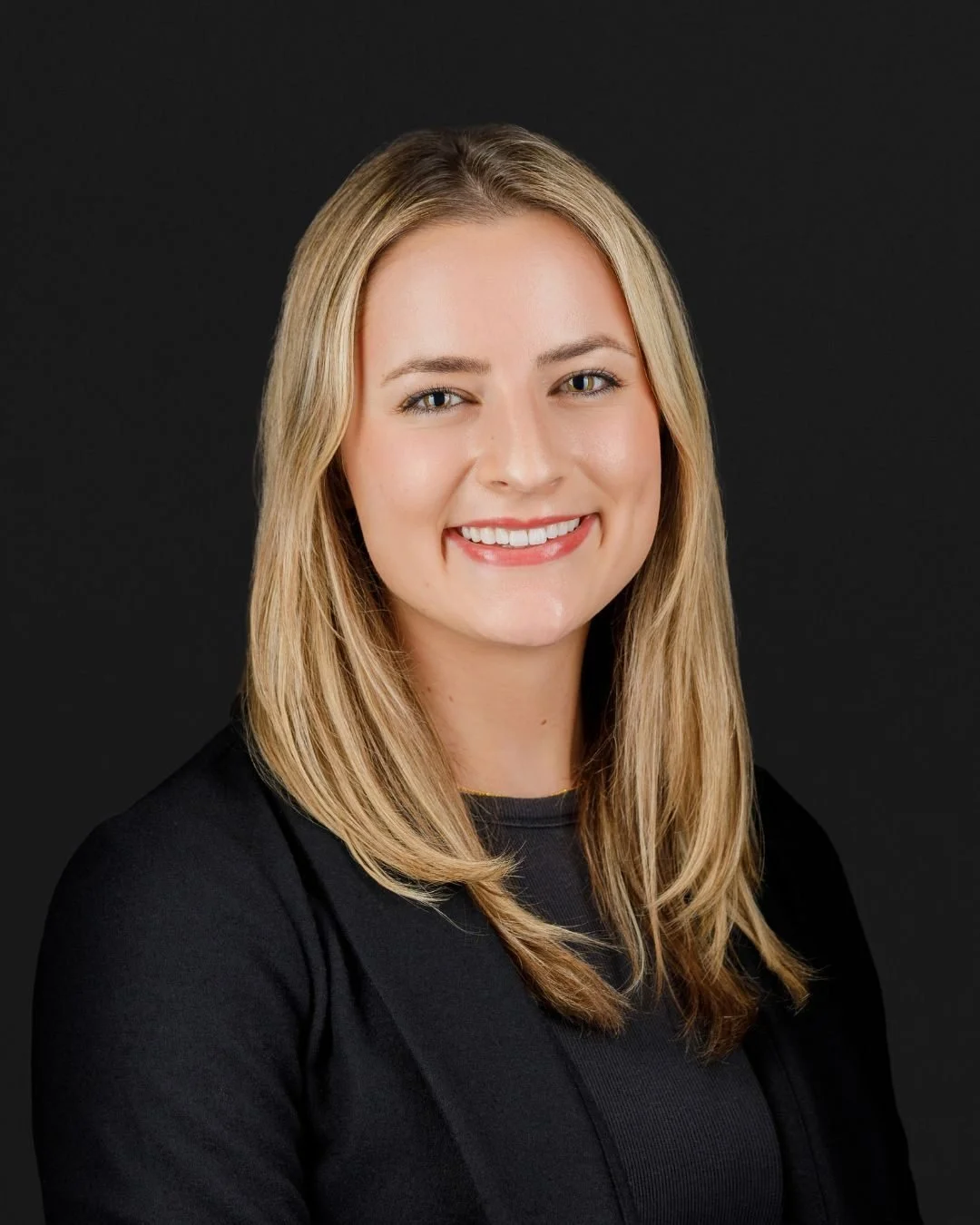 Most people meet your photo before they ever meet you.

Before a meeting, a phone call, or even a handshake, people have usually already seen your photo somewhere online&mdash;LinkedIn, a company website, or marketing materials.

That&rsquo;s why a s