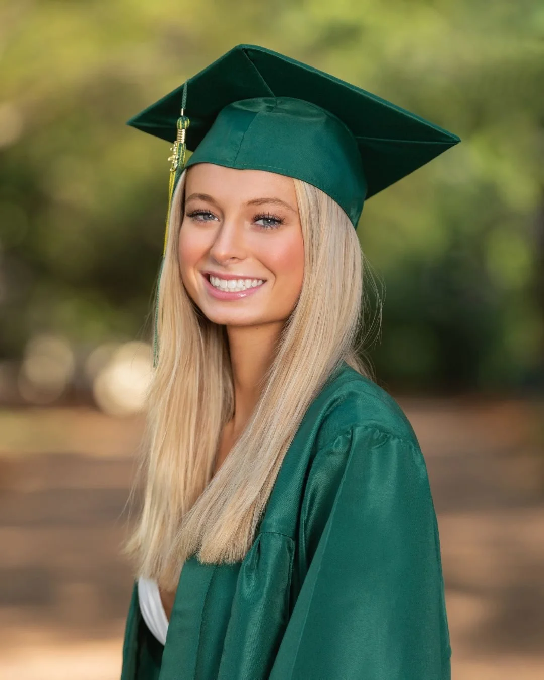 The cap and gown photo.

It&rsquo;s one of the simplest portraits of senior year&hellip;
and somehow one of the most meaningful.

No sports uniform.
No props.
Just your senior standing at the edge of their next chapter.

For many parents, this is the