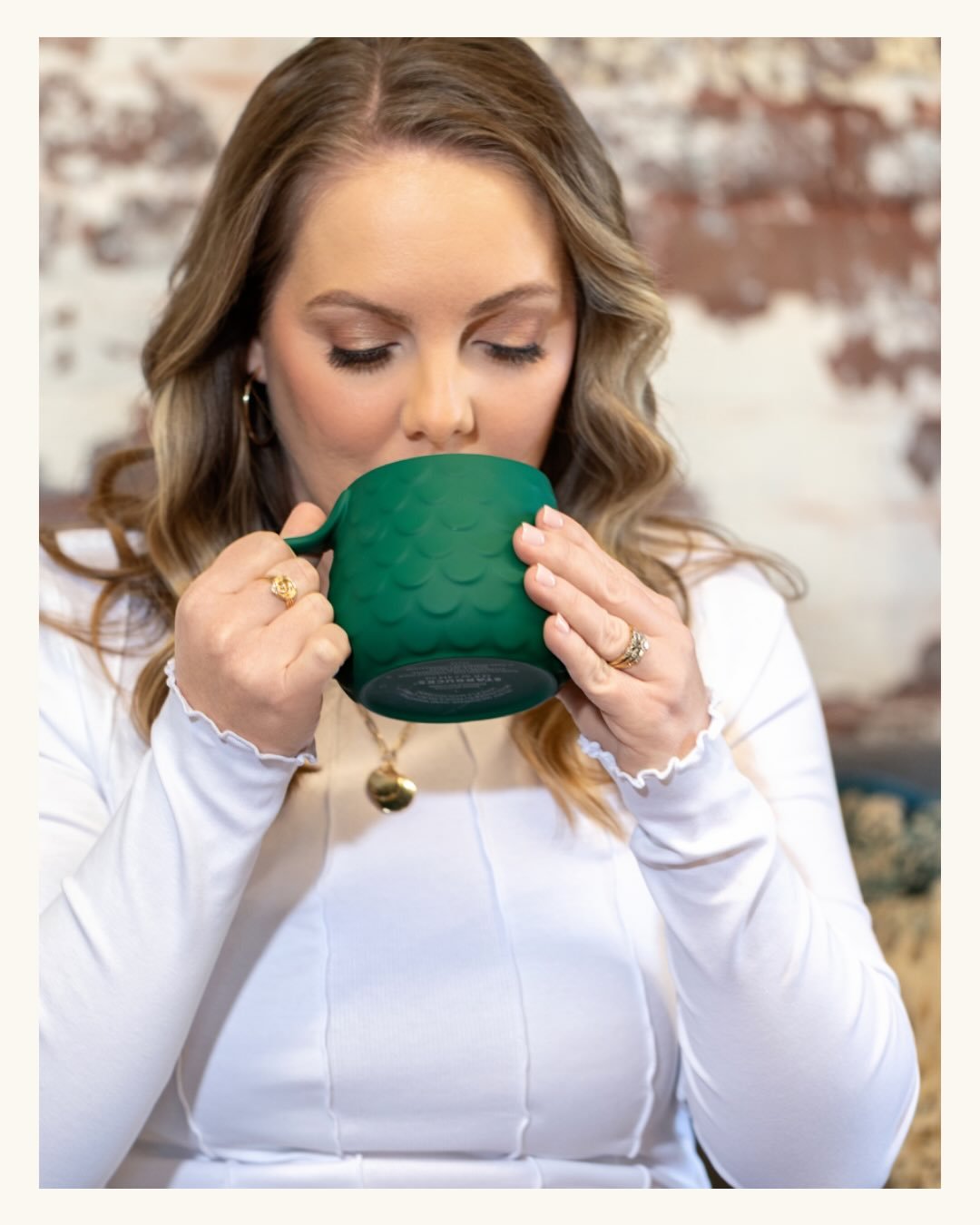 From polished and professional to relaxed and real, that&rsquo;s the magic of a personal branding session. When your photos show all sides of you, the right clients don&rsquo;t just find you. They connect with you.
If you&rsquo;re a business owner wh