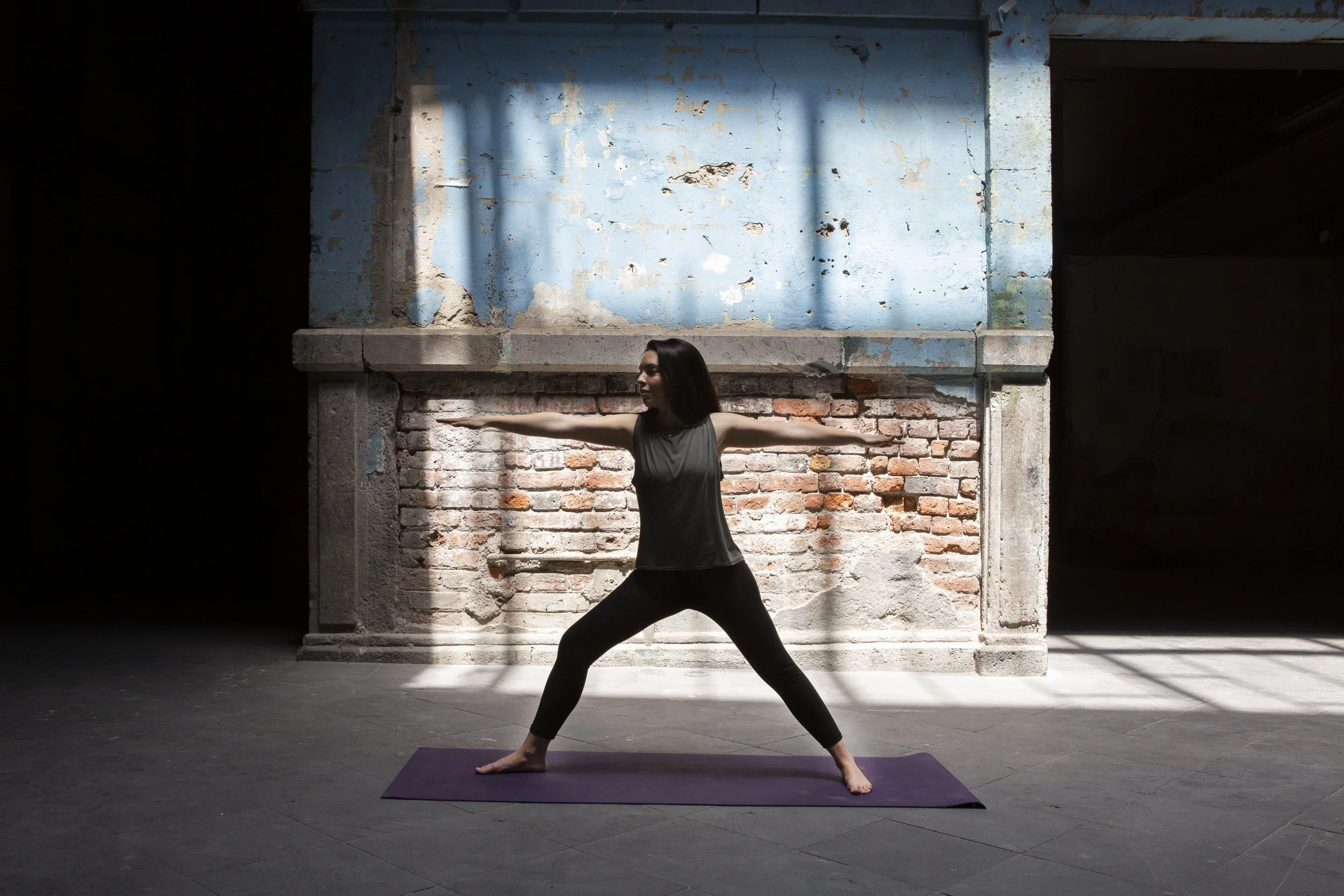 Mujer practicando yoga