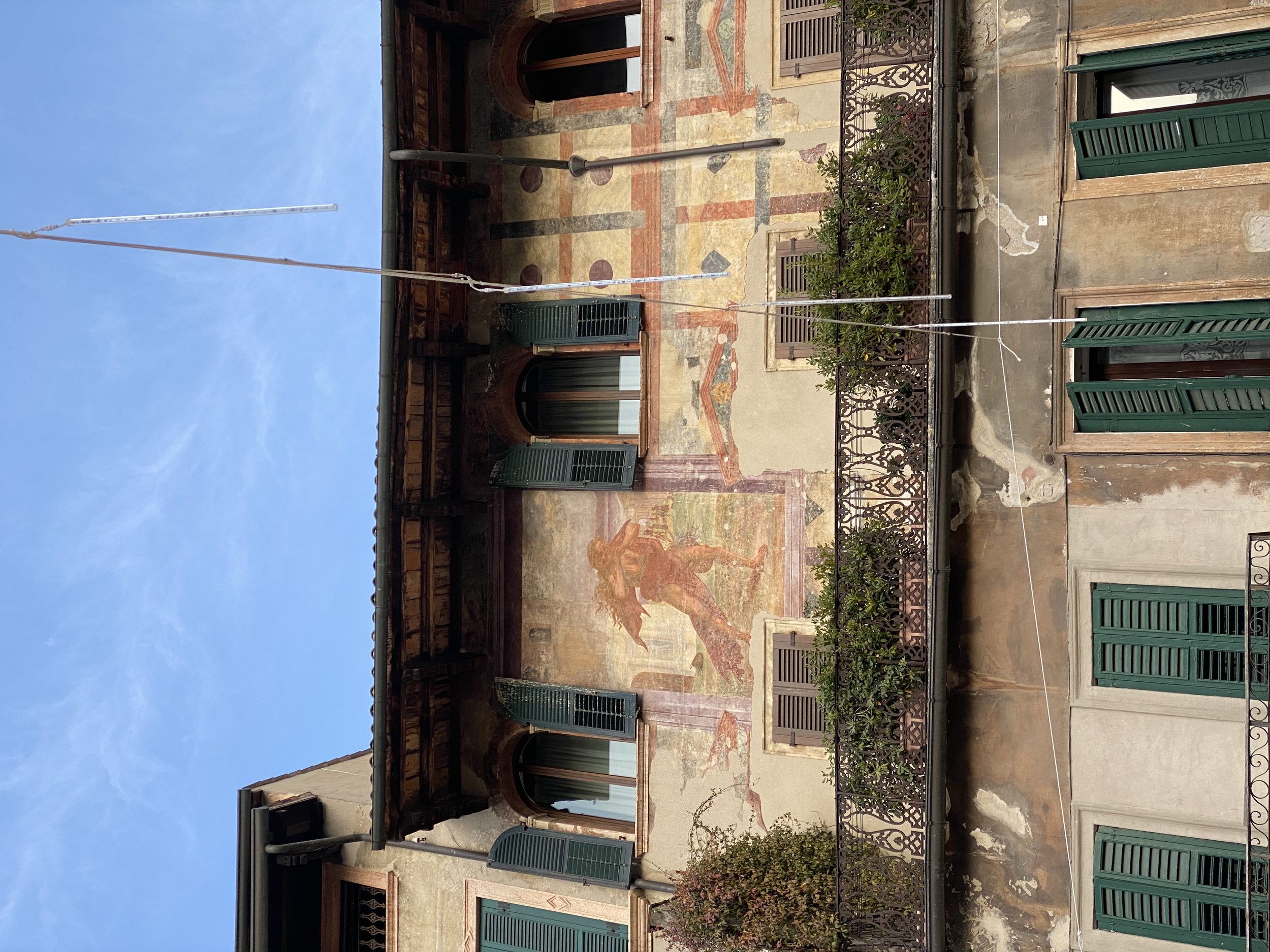 Dante's wake-up || Verona, Italy