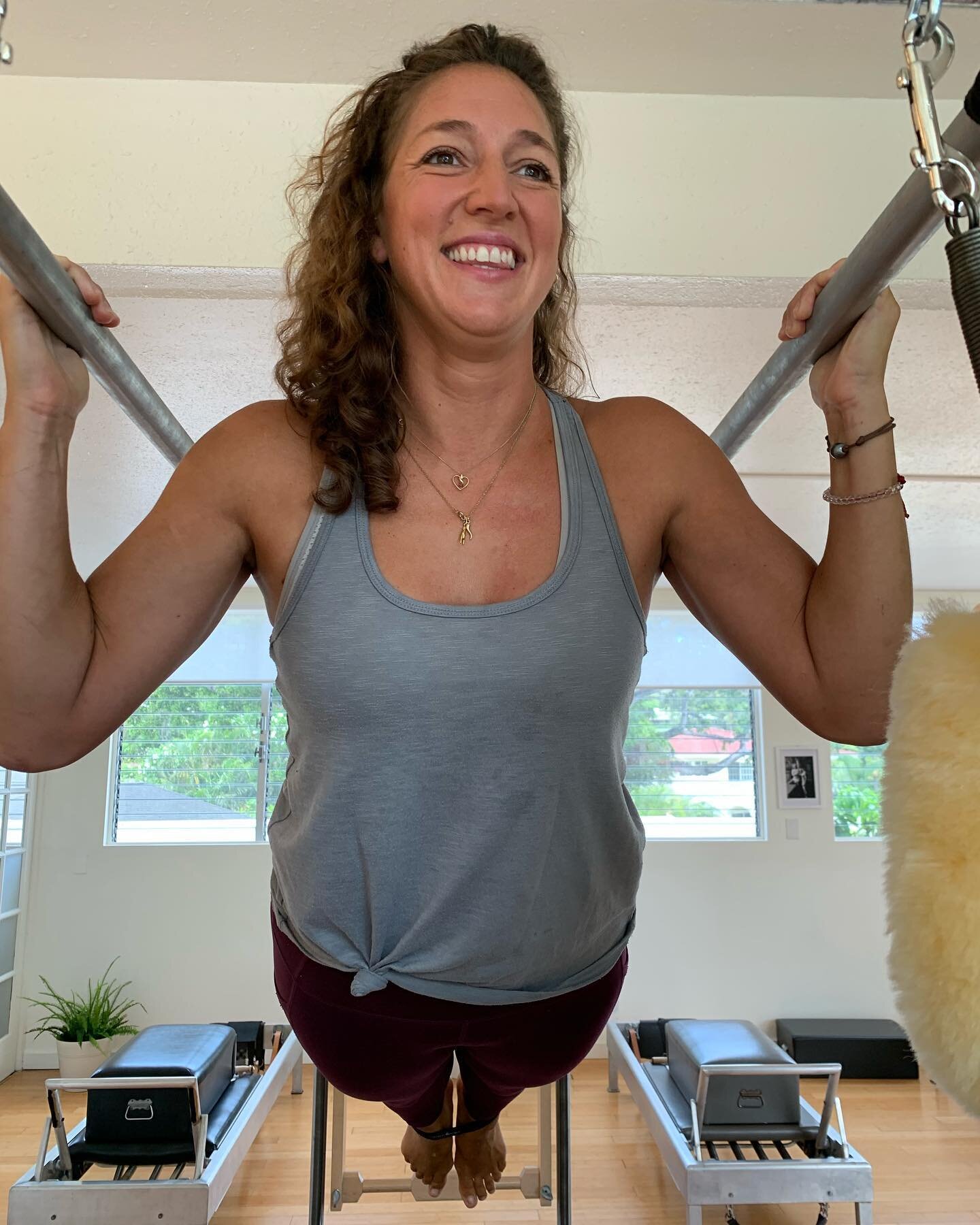 At @pilatesokala we might make you &ldquo;Hang Up&rdquo; on the Cadillac, or sweat so much you need to grab a towel, but at least we do it with a smile. We do it with love ❤️
Have you ever done a private session with @amanda_millin ? She has a few op