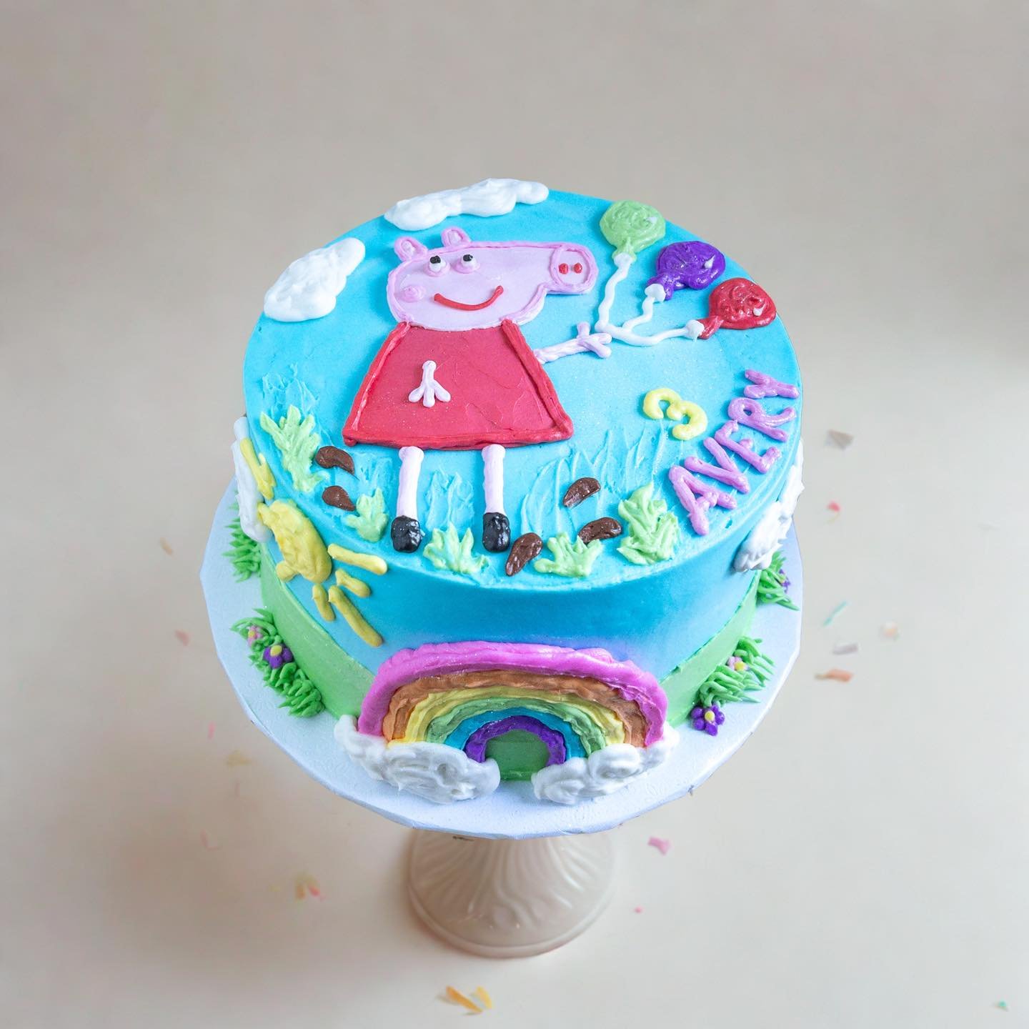 Remember those Peppa cupcakes from the other day? Here’s the matching cake that turned out oh-so cute too! π₯°