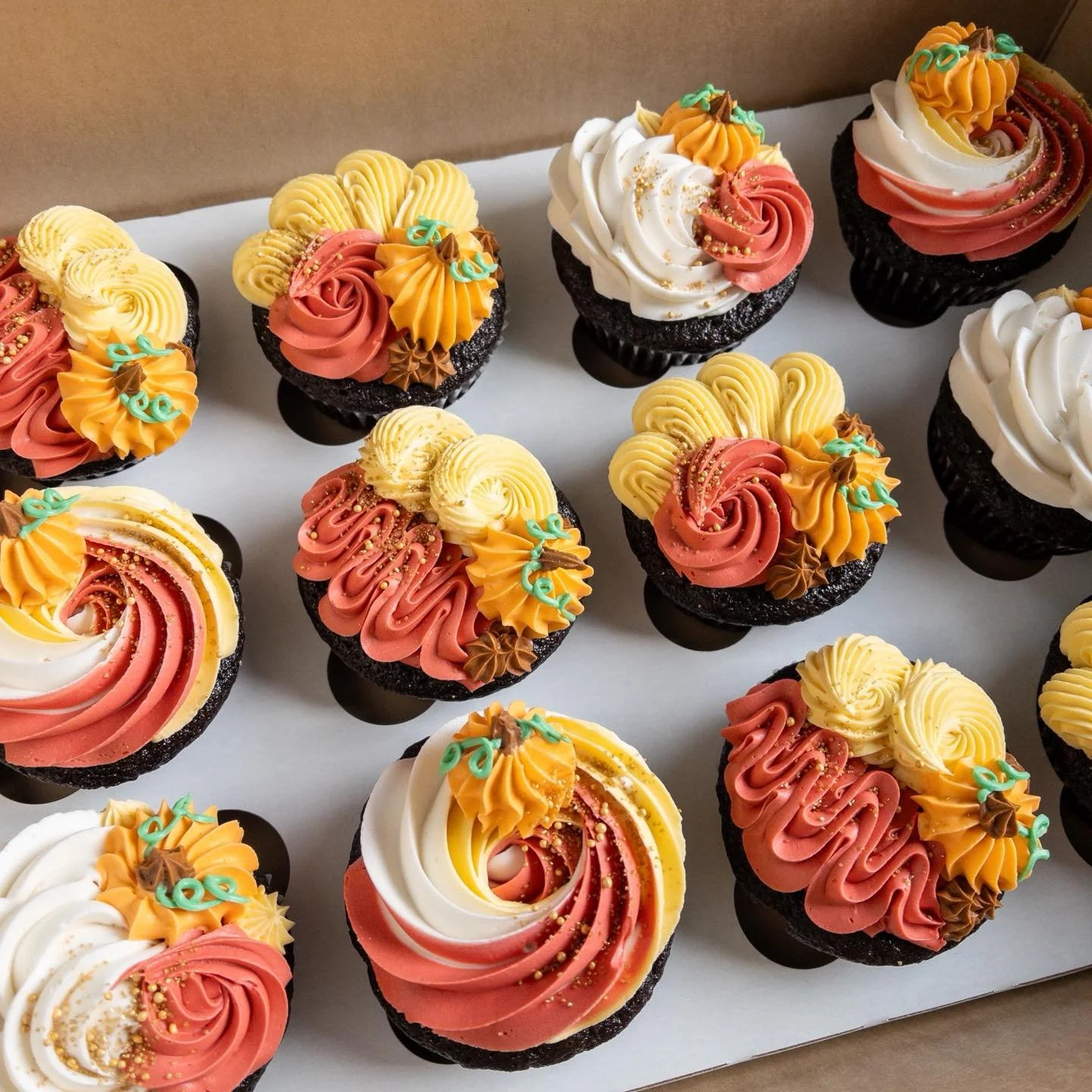Hard to feel the fall vibes when it’s going to be almost 90°! π₯΅ So while the weather may not make you feel fall, these cupcakes may help!