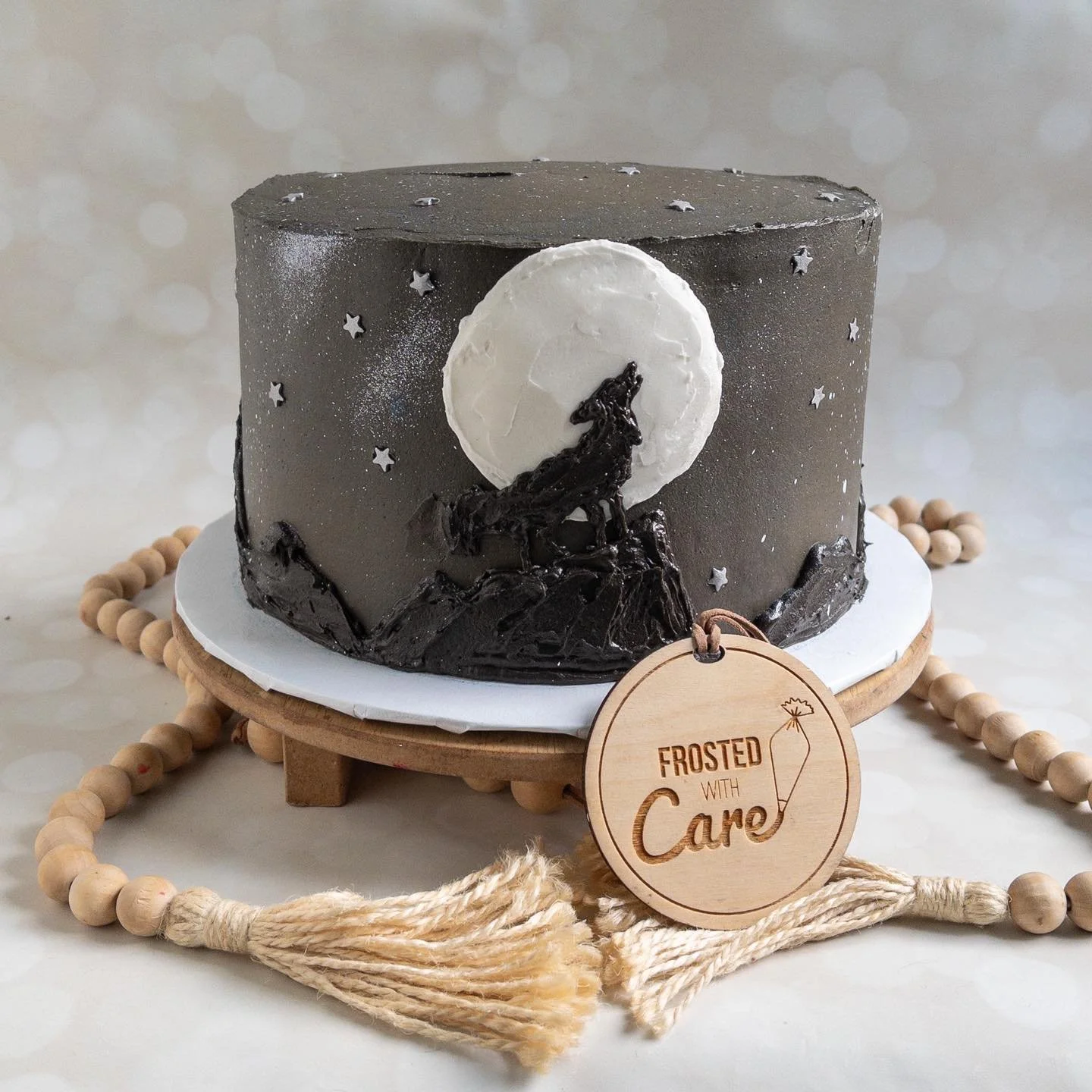 In honor of tonight&rsquo;s full moon, this cake seemed like an appropriate cake to show off. 🌝