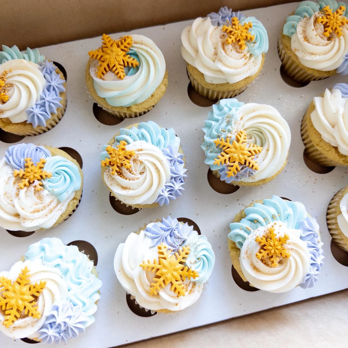 Frozen themed treats have been making a resurgence and when it&rsquo;s also your golden birthday, you gotta add a gold twist! ❄️