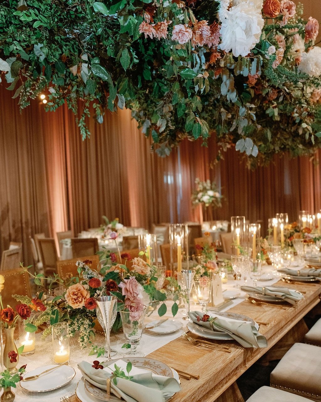 My phone reminding me of this beautiful tablescape from a year ago&hellip; happy anniversary to Tessa &amp; Pablo! 

Planning + Design @emilycoyneevents 
Photography @amandaweiphoto 
Linens @bbjlatavola 
Rentals @theonicollection @hensleyeventresourc
