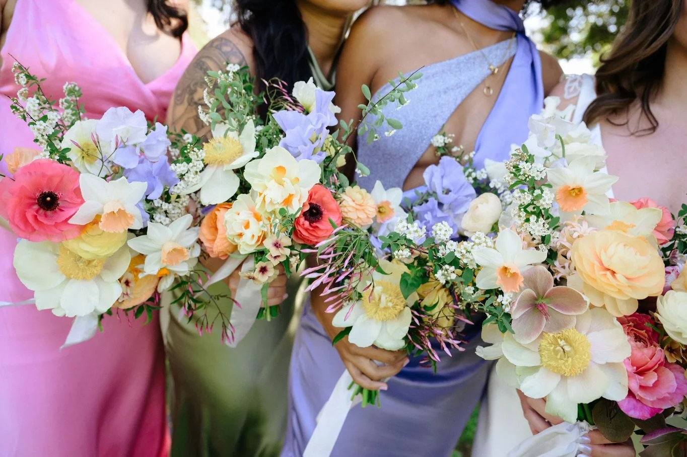 When the flowers compliment the bridesmaid dresses perfectly 🫶🏼 photos by @melissahabeggerphoto with @2the9sevents_katie @cavallopointweddings